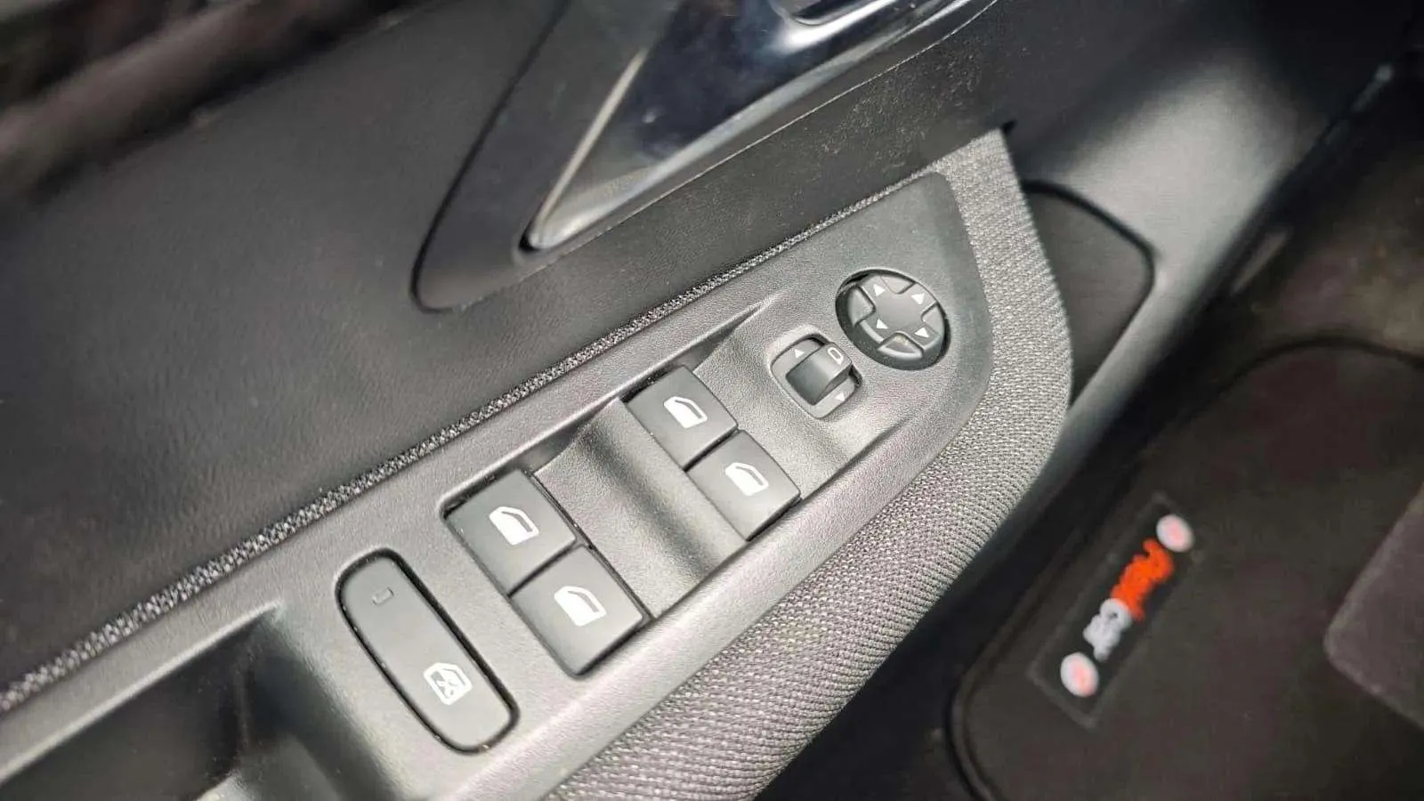 Peugeot 208 Style Hybrid 110 eDCS6 - foto 25