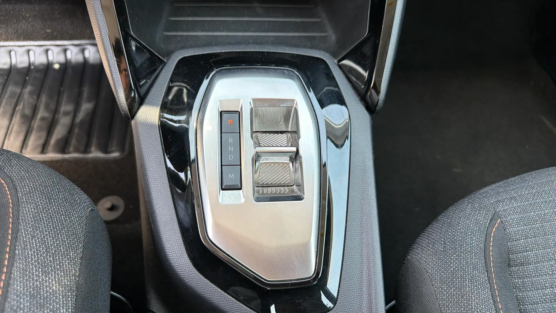 Peugeot 208 Style Hybrid 110 eDCS6 - foto 14