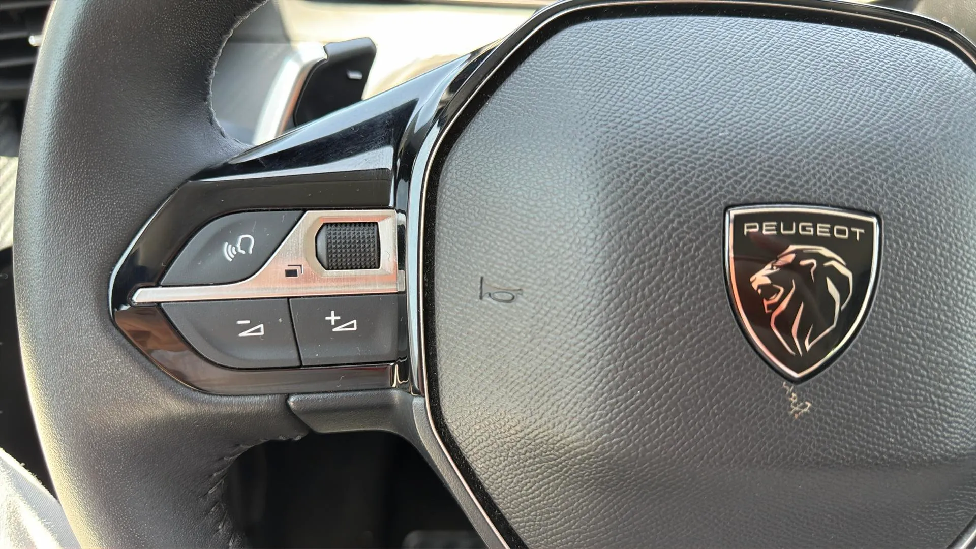 Peugeot 208 Style Hybrid 110 eDCS6 - foto 17