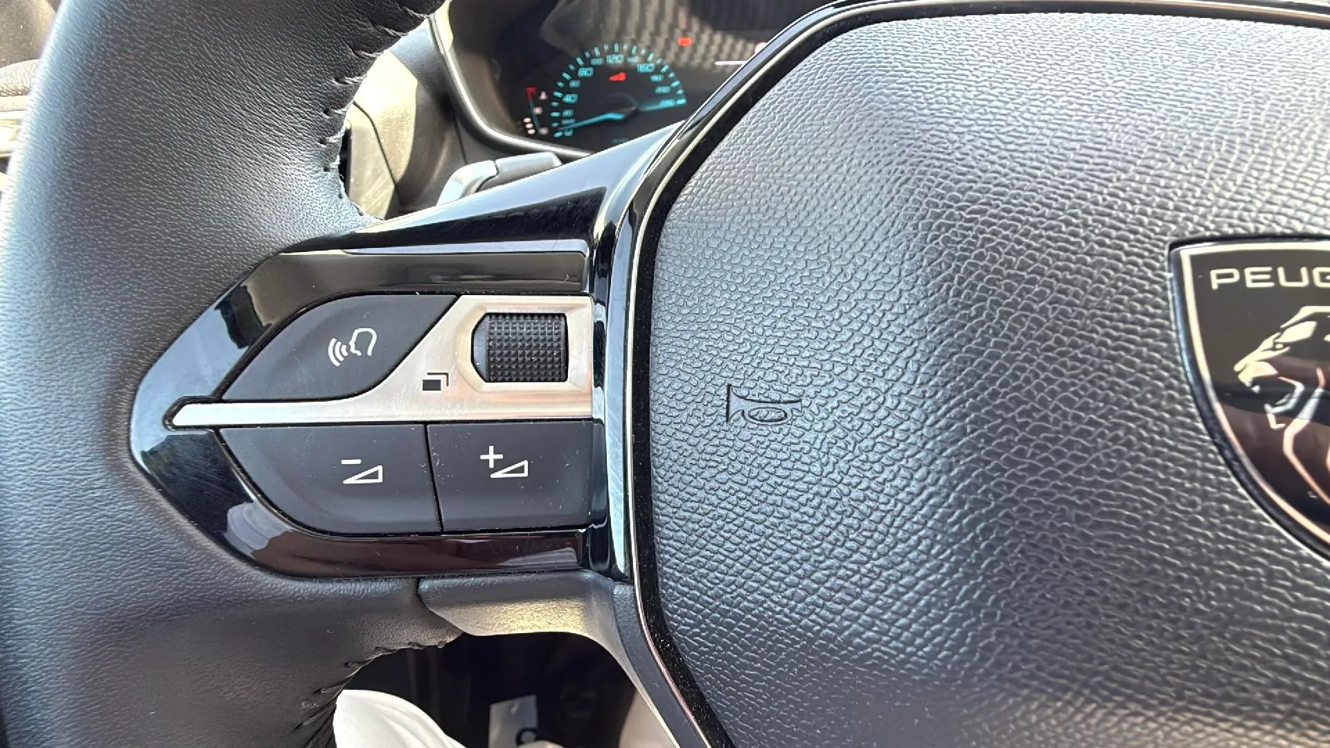 Peugeot 208 Style Hybrid 110 eDCS6 - foto 16