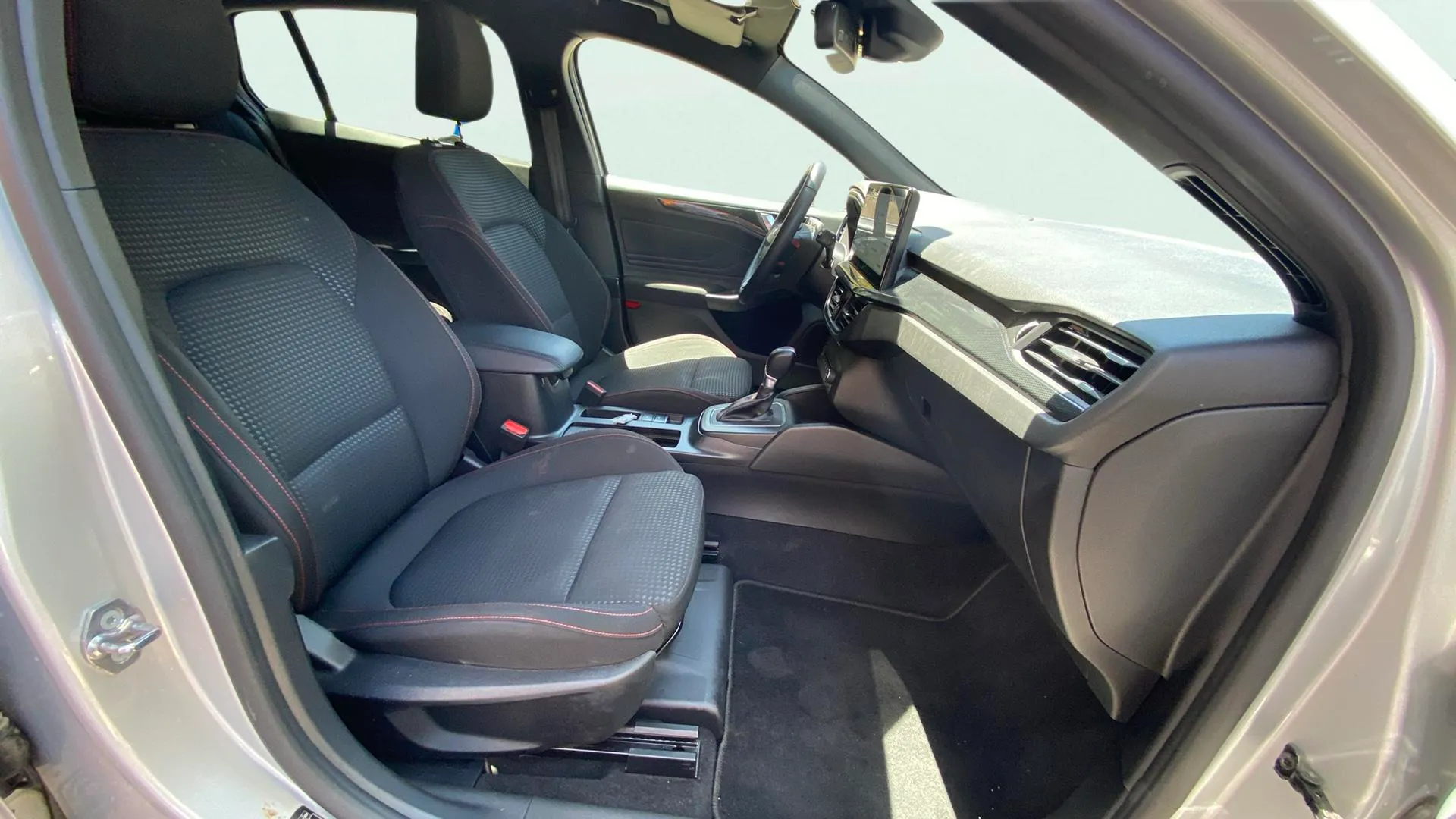 Ford Focus 1.0 EcoBoost MHEV ST-Line SB - foto 12