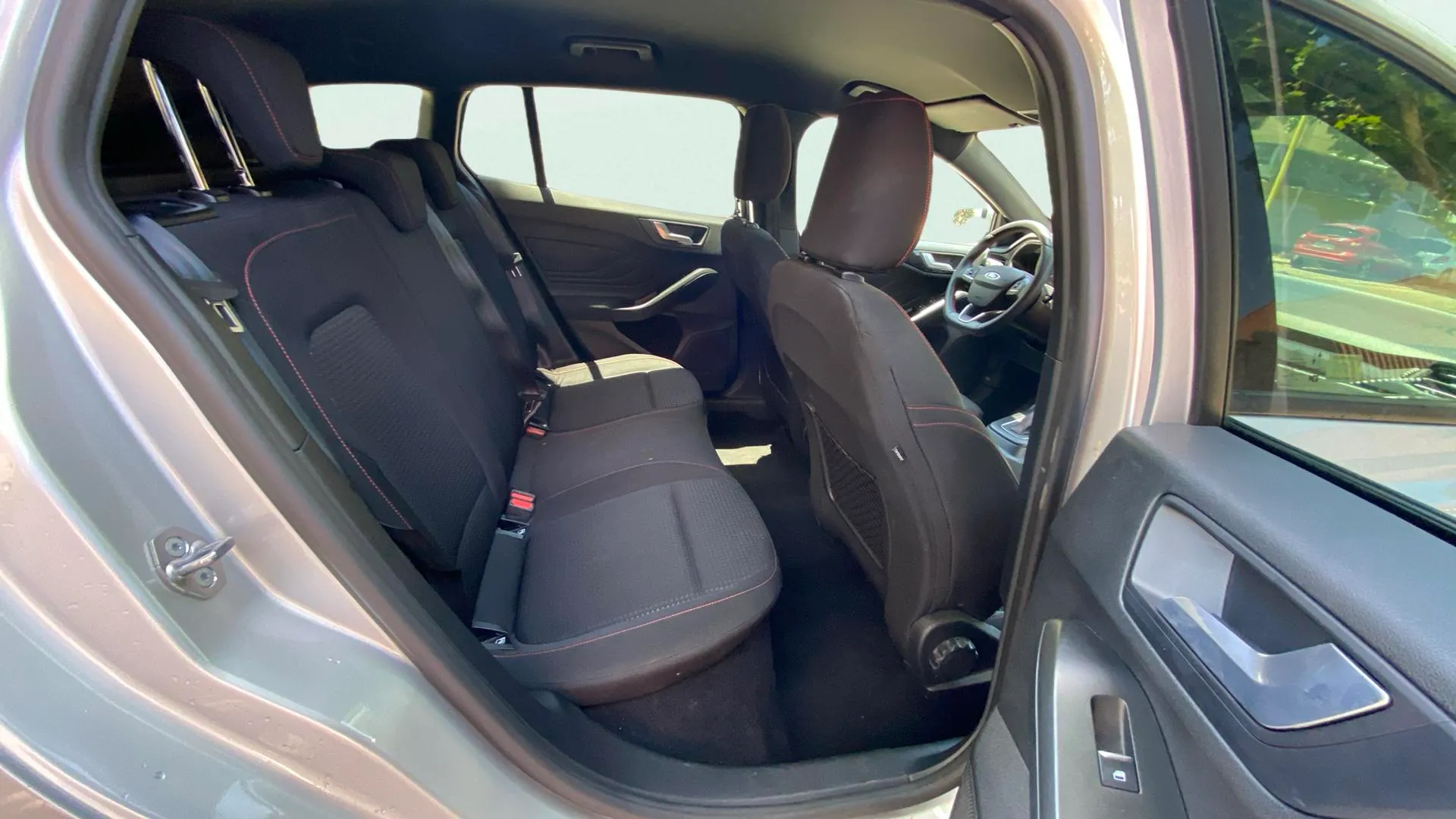 Ford Focus 1.0 EcoBoost MHEV ST-Line SB - foto 13
