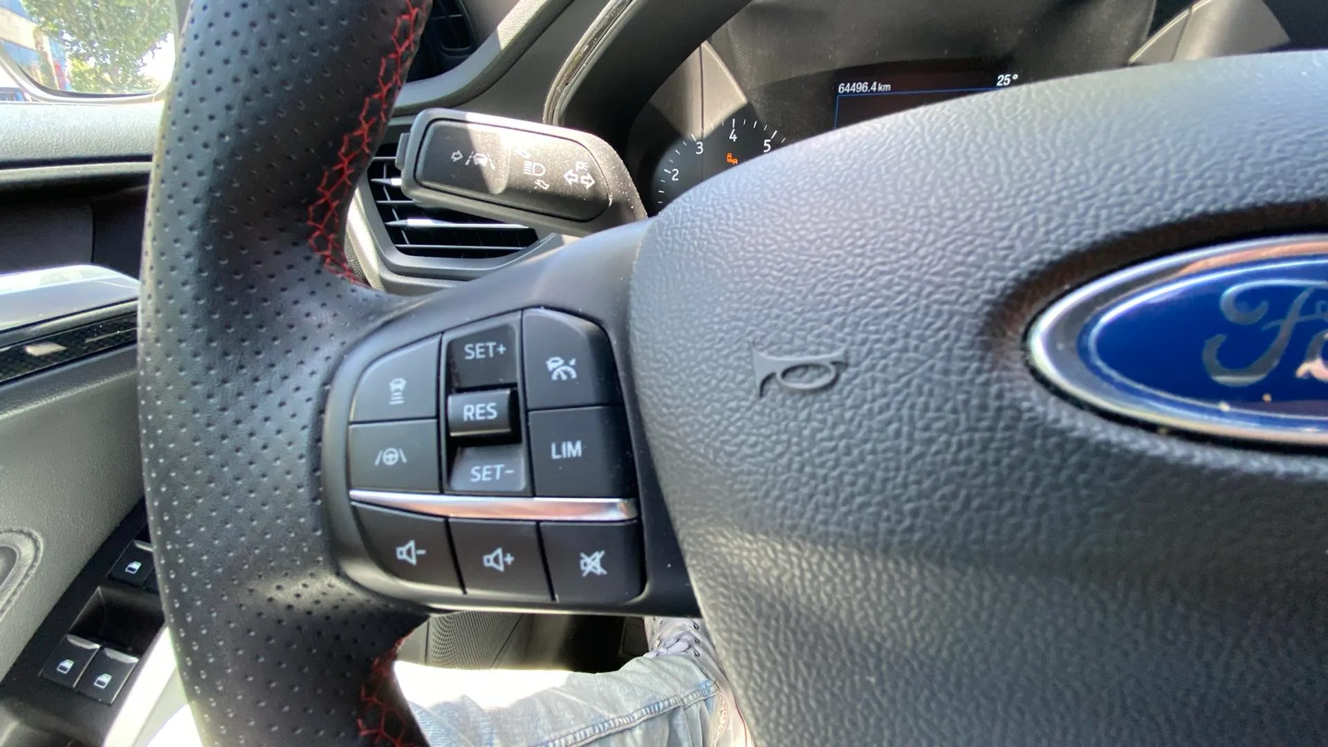 Ford Focus 1.0 EcoBoost MHEV ST-Line SB - foto 23