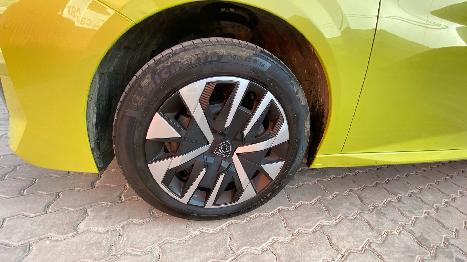 Peugeot 208 Style Hybrid 110 eDCS6 - foto 17