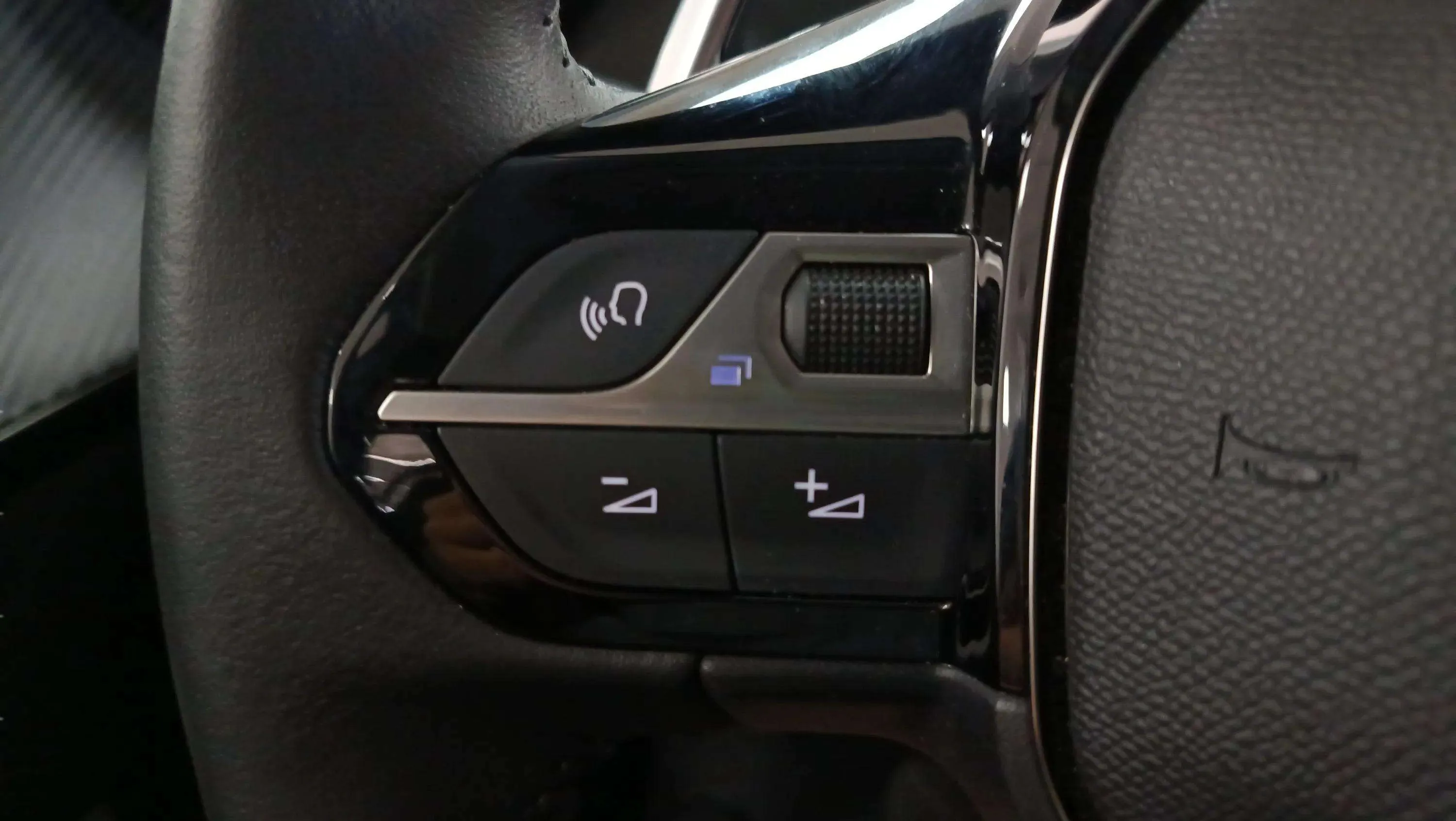 Peugeot 208 Style Hybrid 110 eDCS6 - foto 22