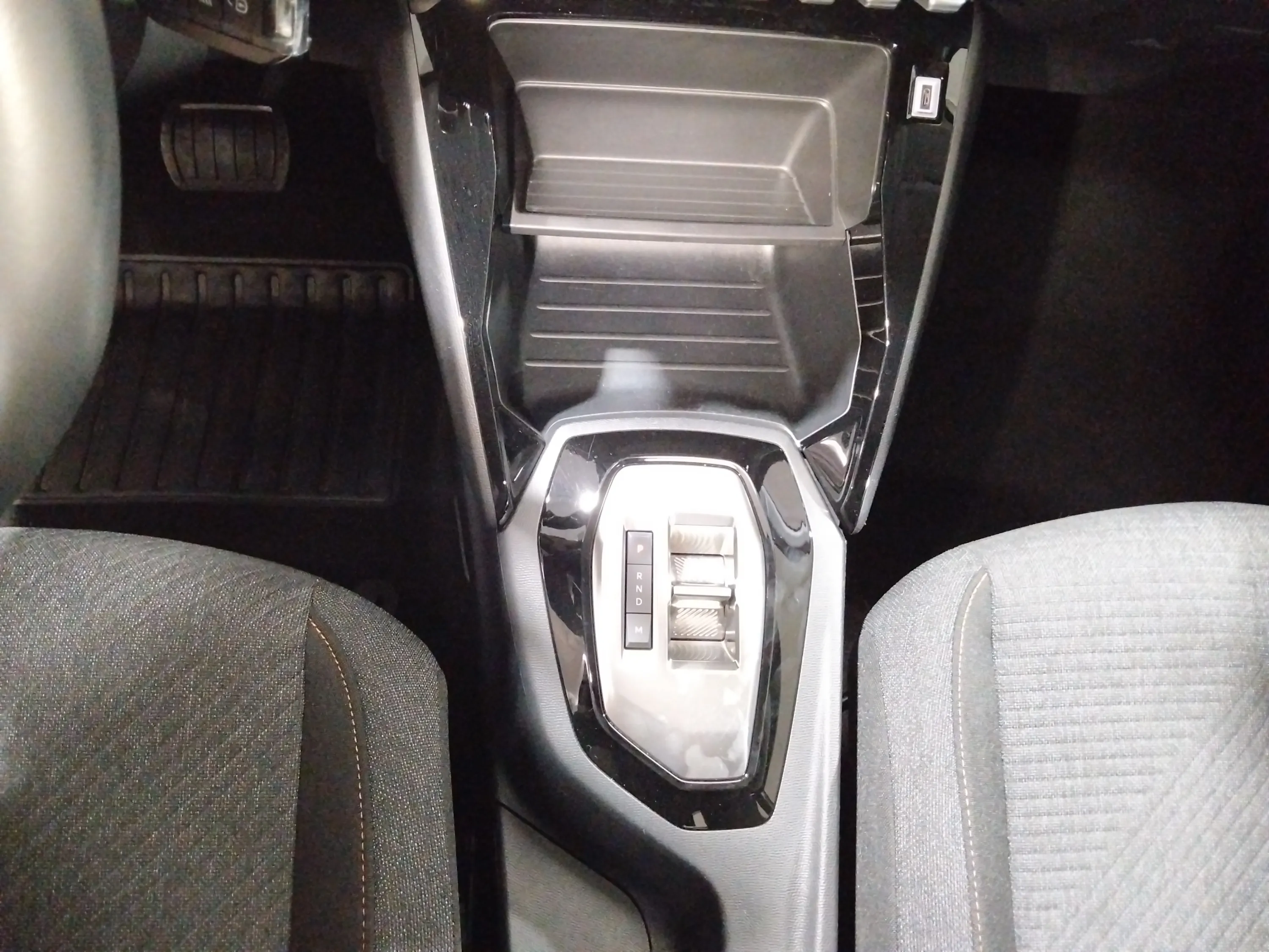 Peugeot 208 Style Hybrid 110 eDCS6 - foto 20