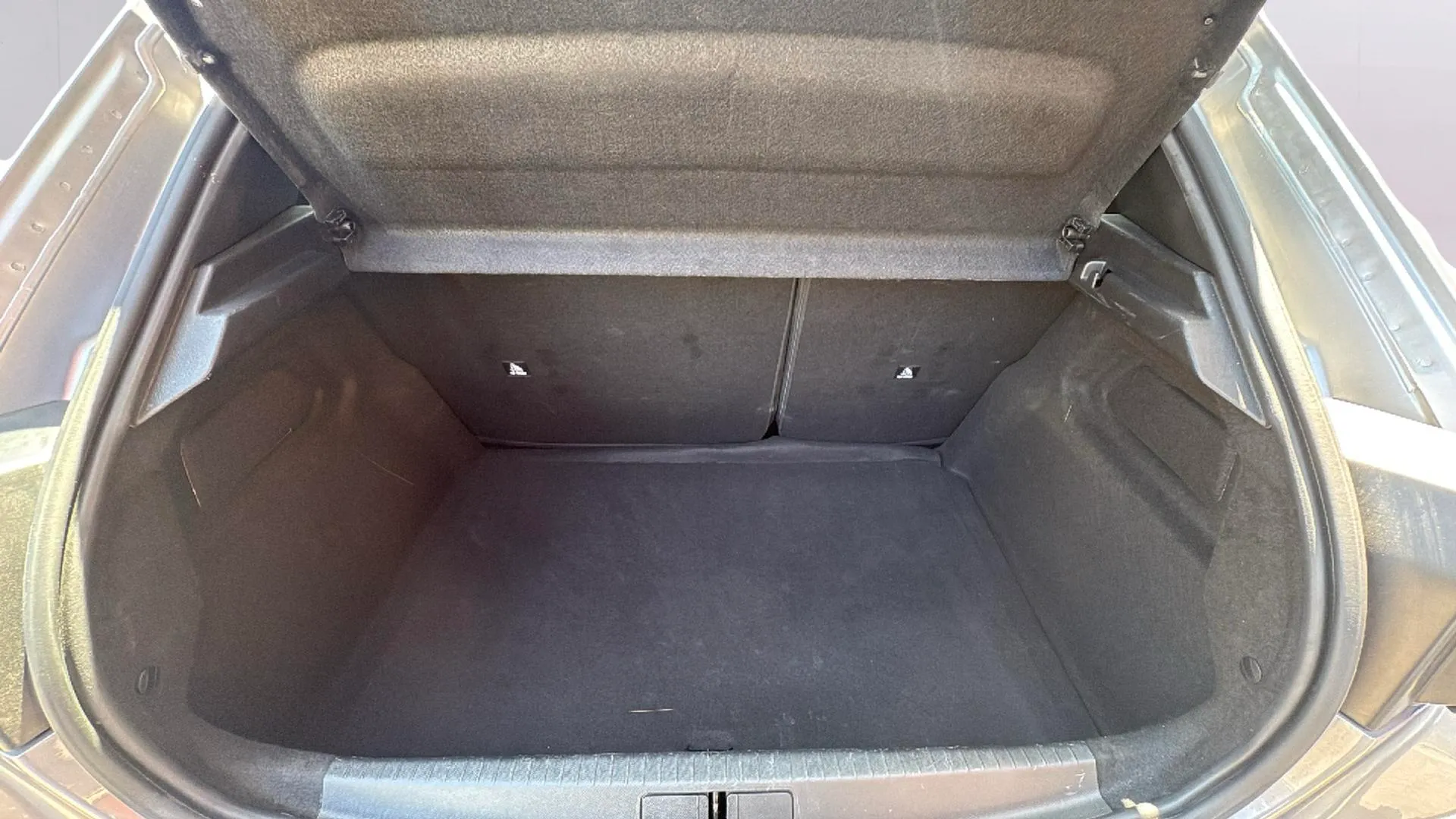 Peugeot 208 Allure Hybrid 100 eDCS6 - foto 17