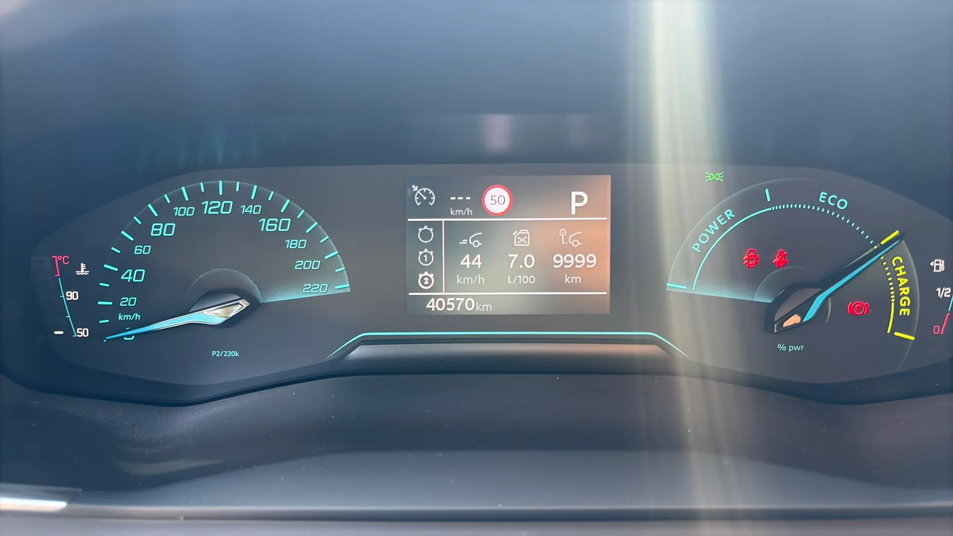 Peugeot 208 Allure Hybrid 100 eDCS6 - foto 13
