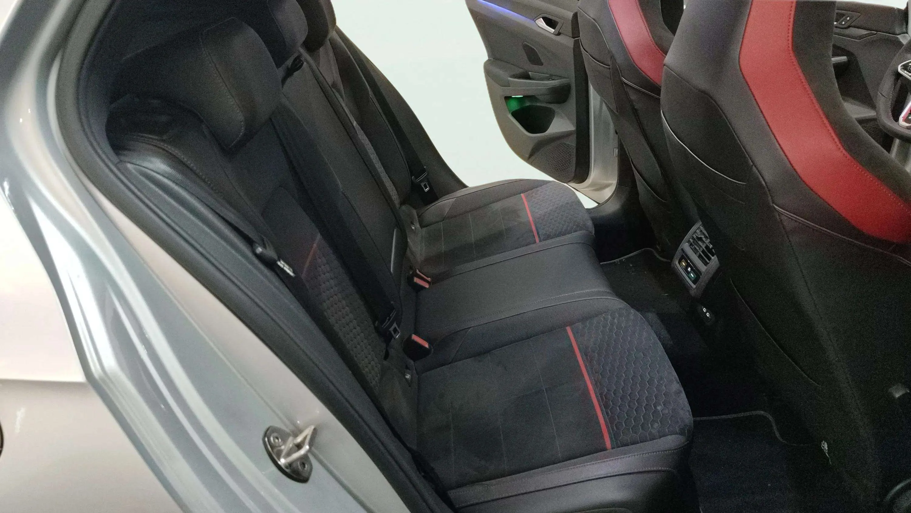 Volkswagen Golf GTI Clubsport 2.0 TSI DSG - foto 8
