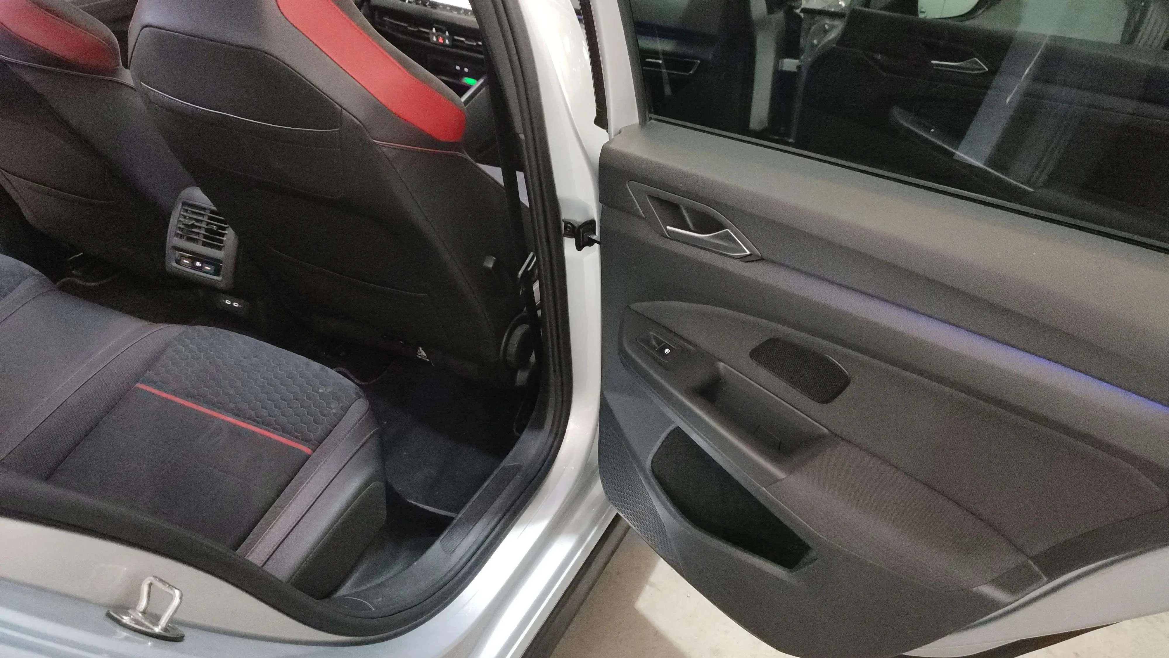 Volkswagen Golf GTI Clubsport 2.0 TSI DSG - foto 7