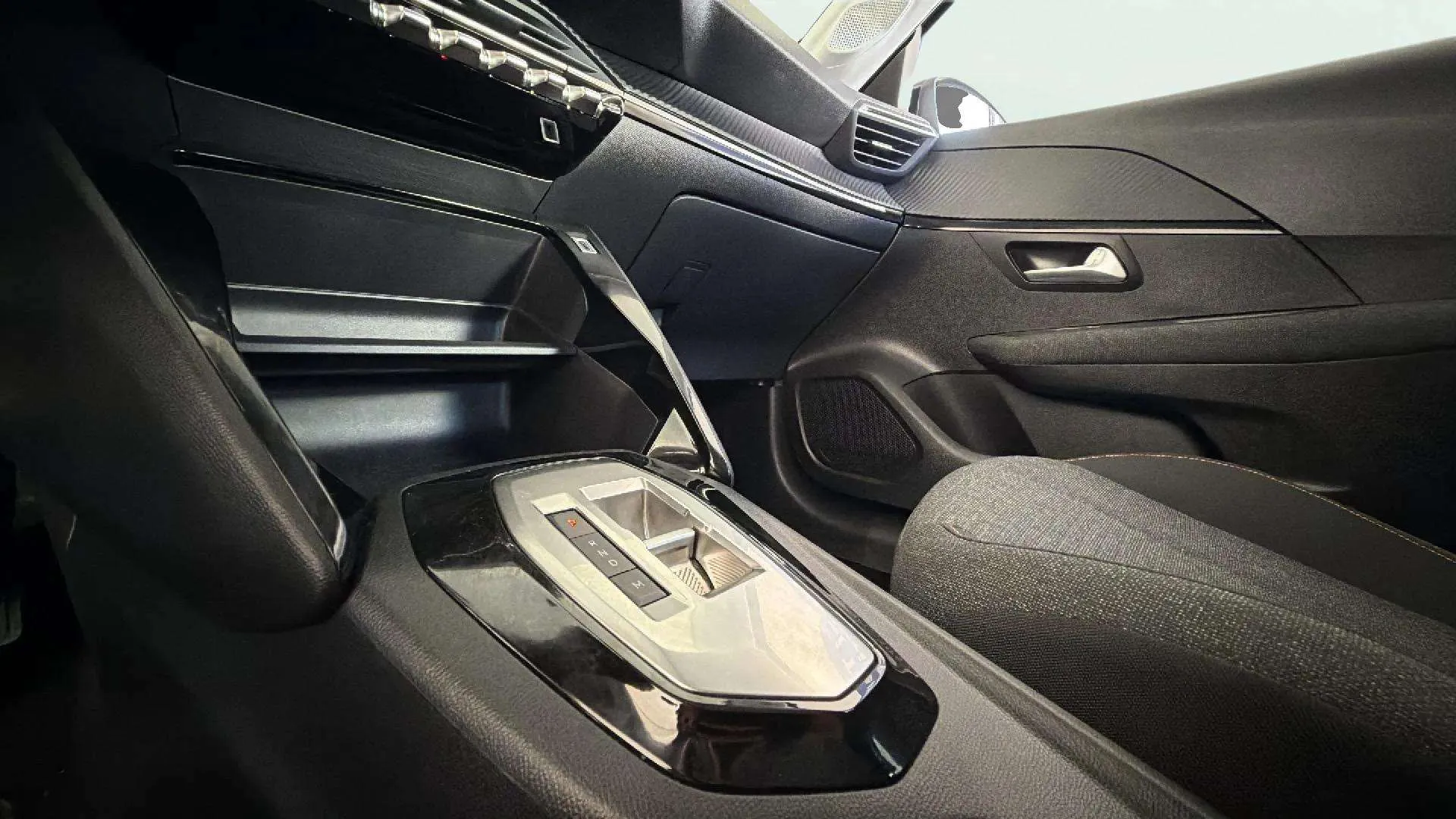Peugeot 208 Style Hybrid 110 eDCS6 - foto 26