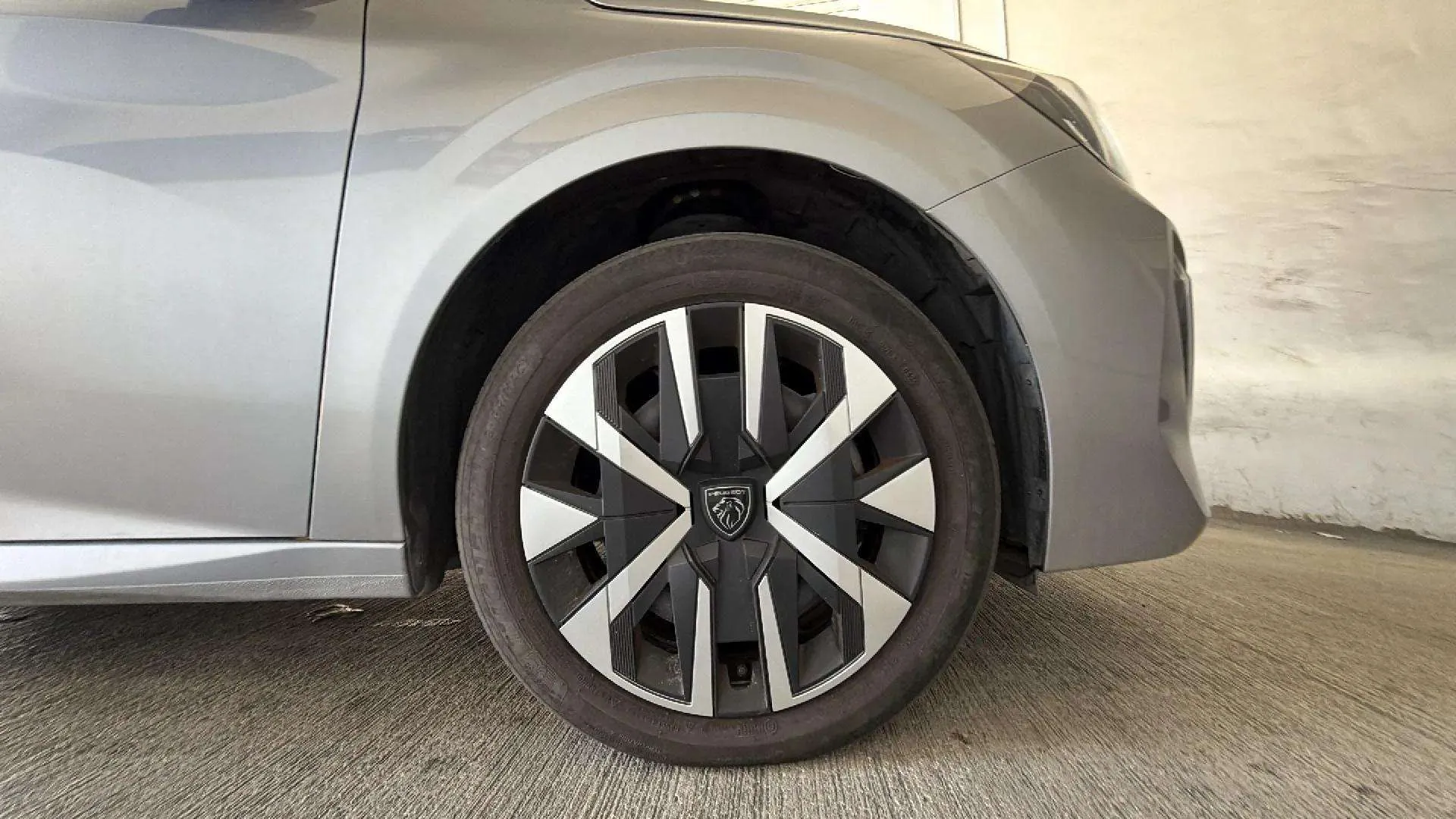 Peugeot 208 Style Hybrid 110 eDCS6 - foto 35