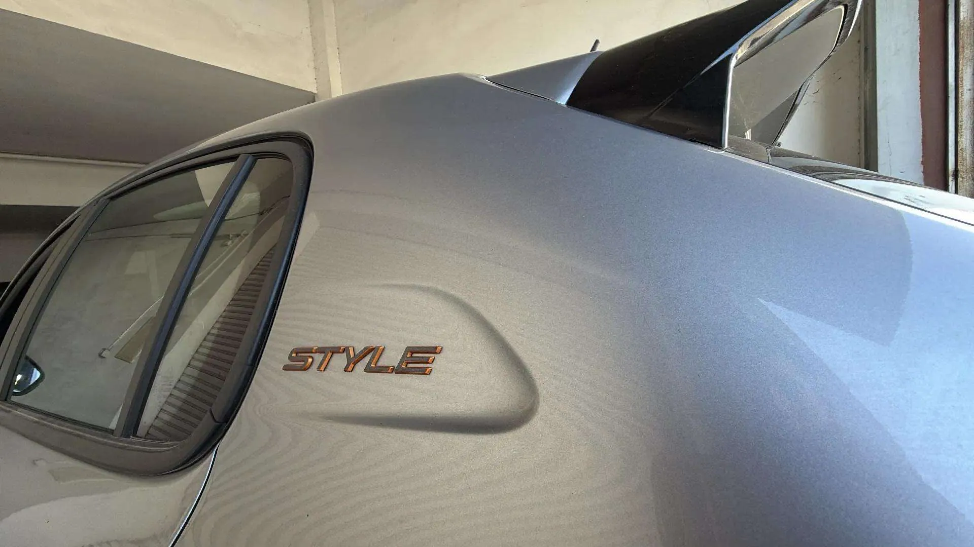 Peugeot 208 Style Hybrid 110 eDCS6 - foto 37