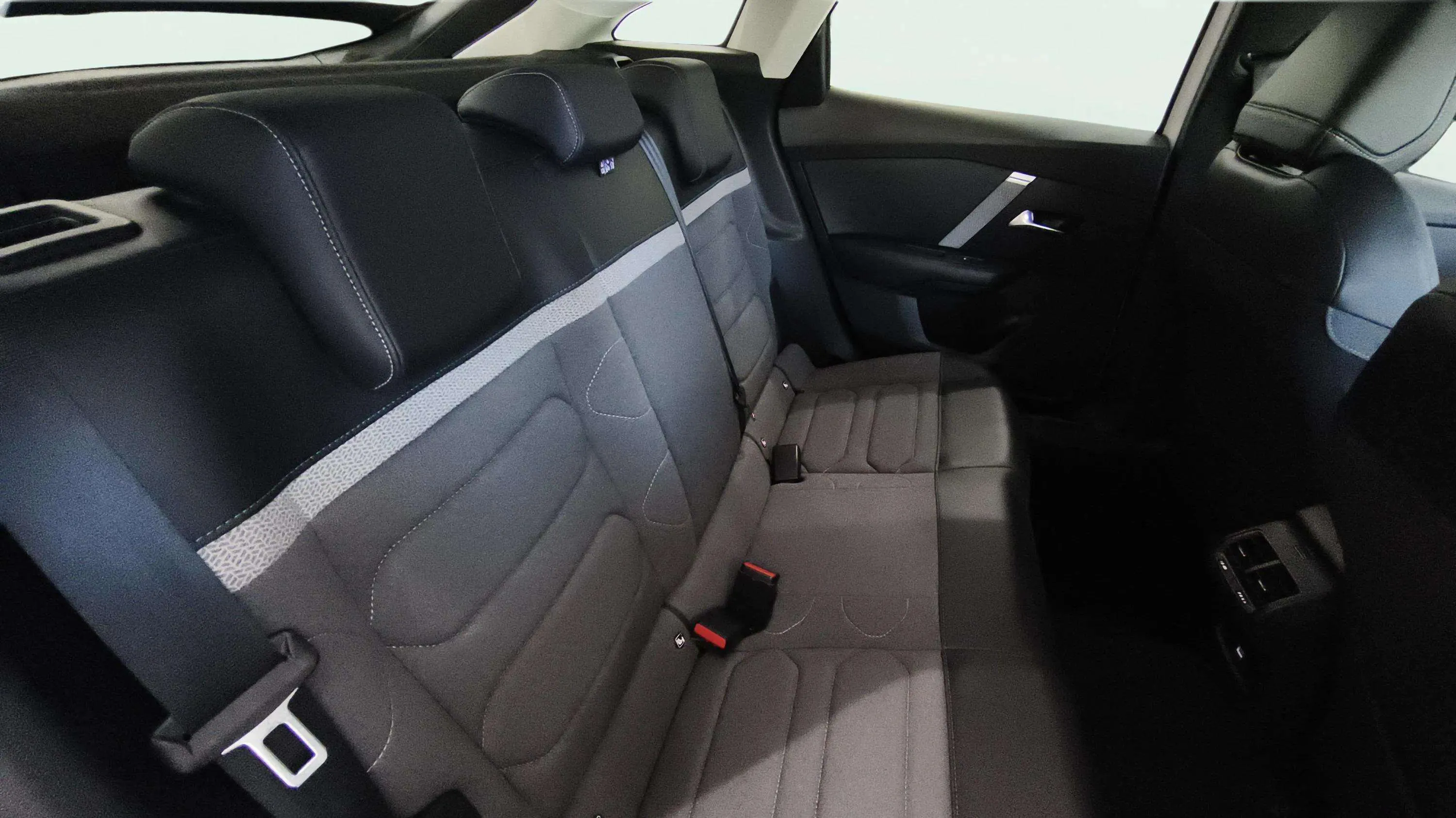 Citroën C4 BlueHDi 130 EAT8 Feel Pack - foto 13