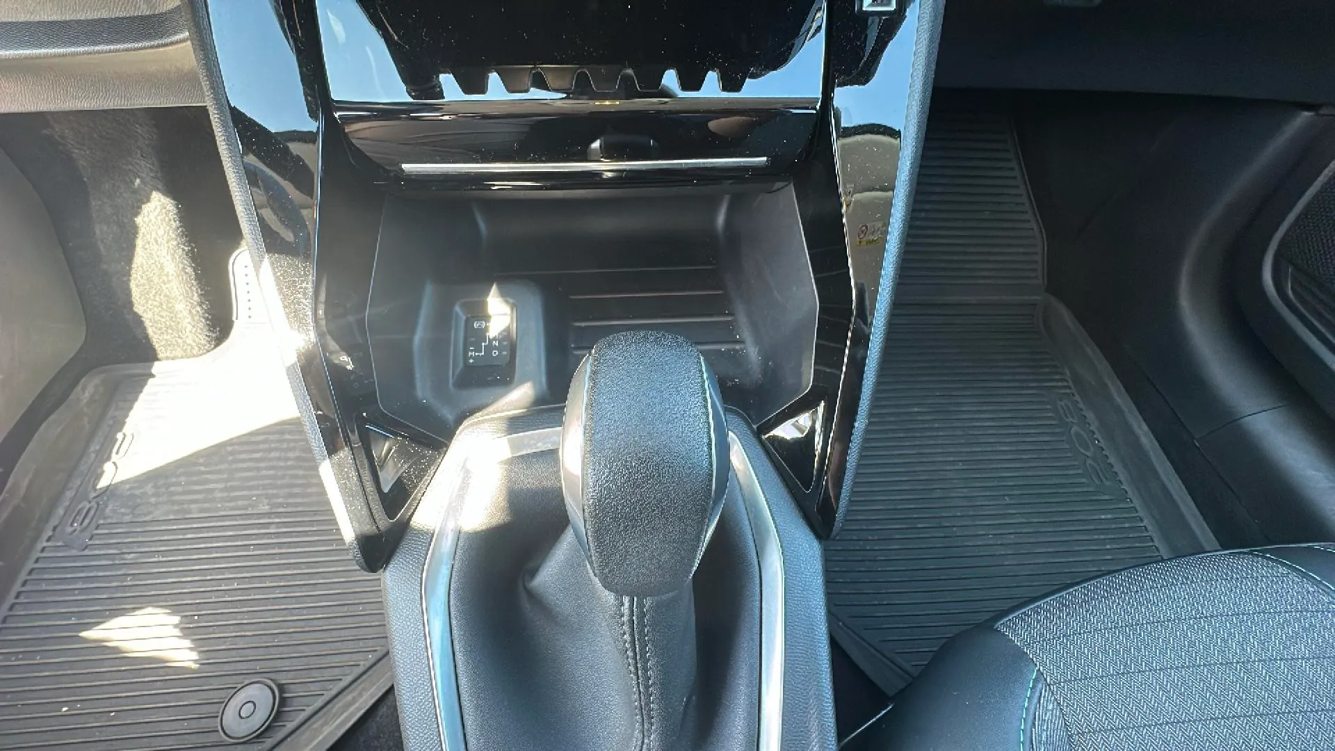 Peugeot 208 PureTech EAT8 Allure Pack - foto 19