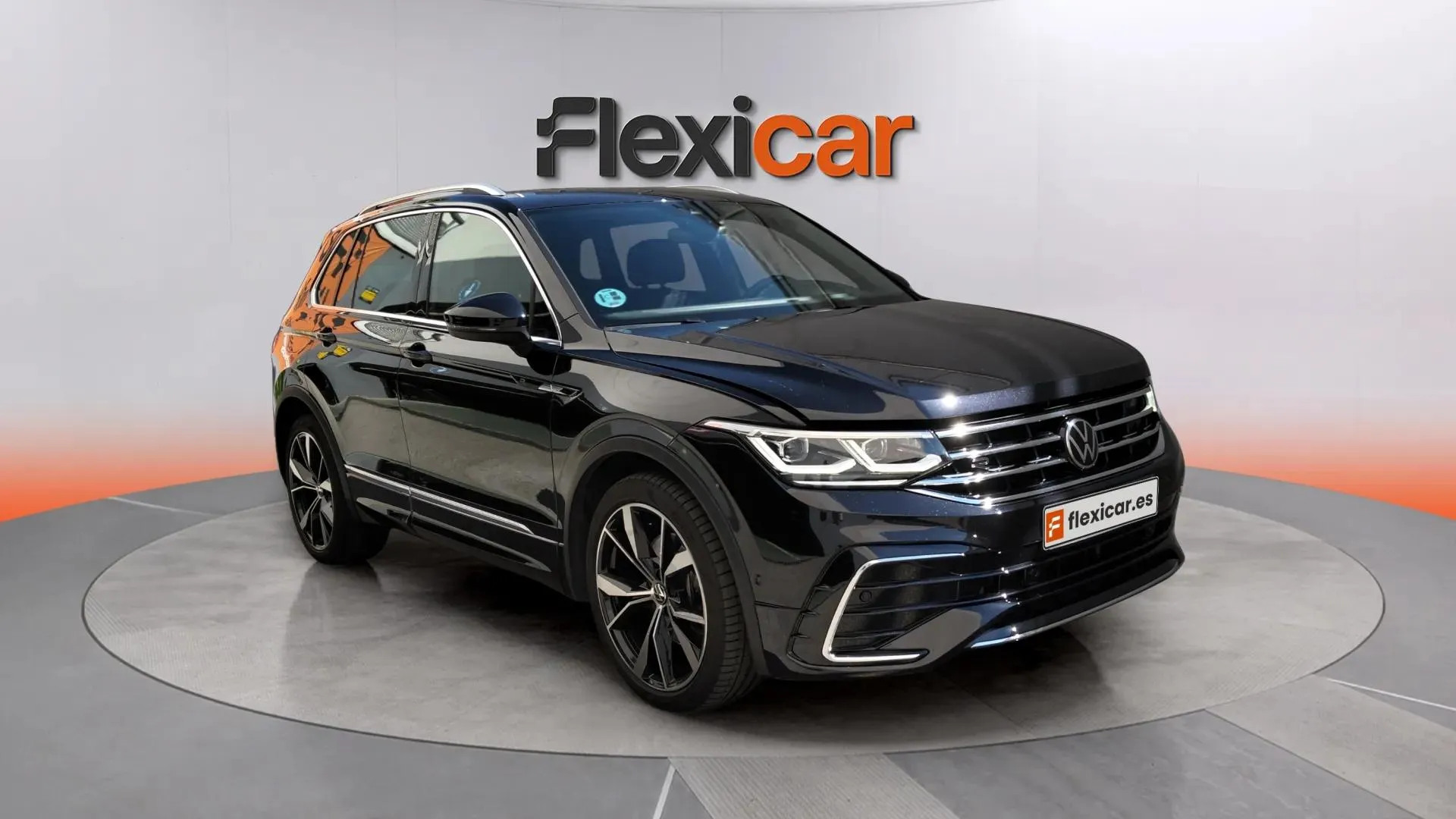 Volkswagen Tiguan R-Line 2.0 TDI DSG - foto 1