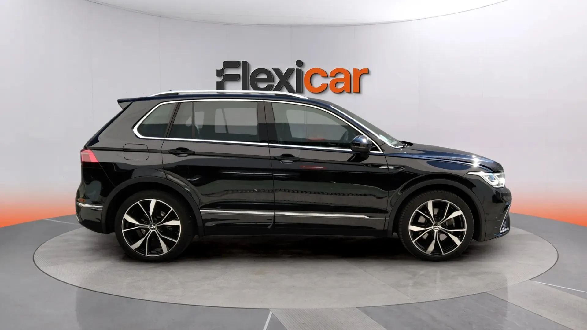 Volkswagen Tiguan R-Line 2.0 TDI DSG - foto 3