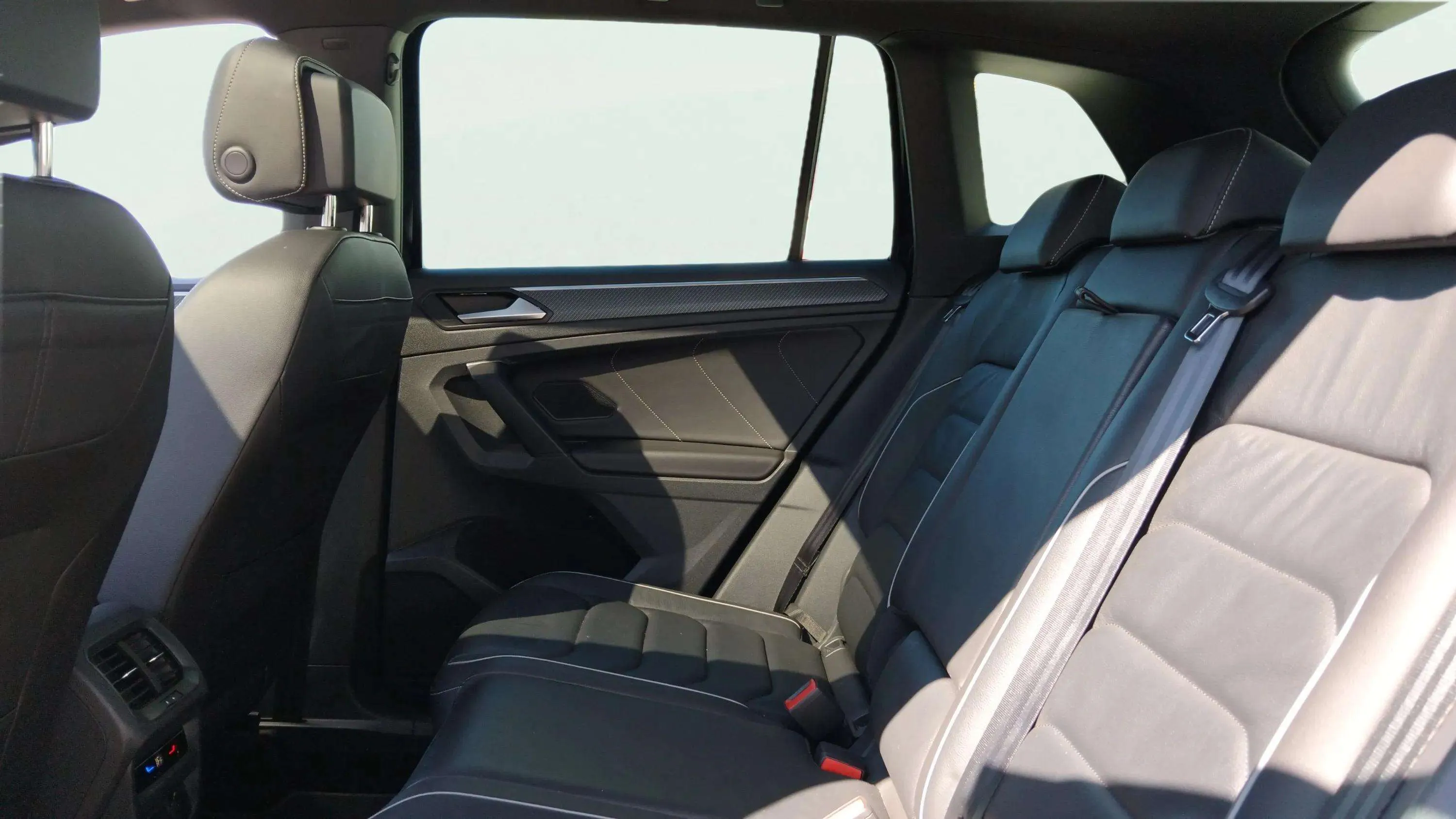 Volkswagen Tiguan R-Line 2.0 TDI DSG - foto 8