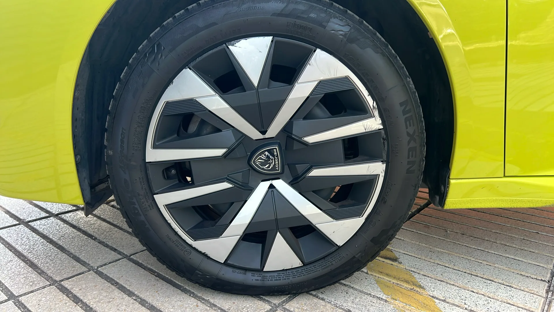 Peugeot 208 Style Hybrid 110 eDCS6 - foto 18