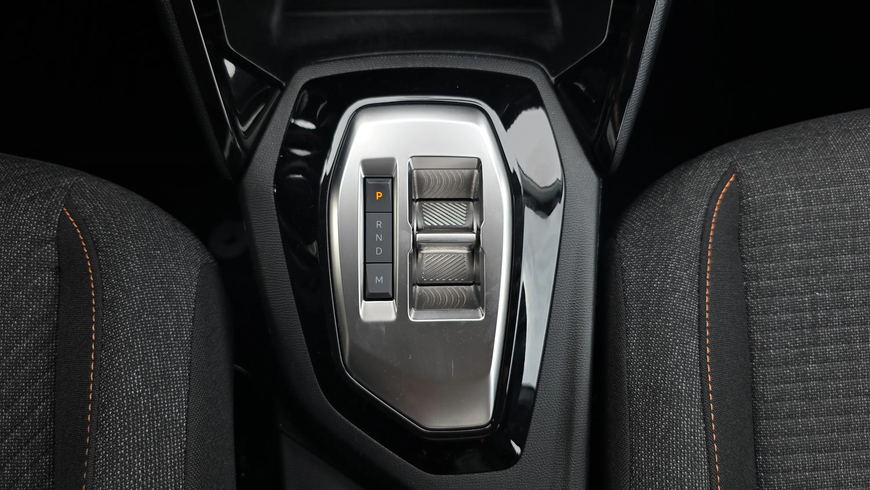 Peugeot 208 Style Hybrid 110 eDCS6 - foto 17
