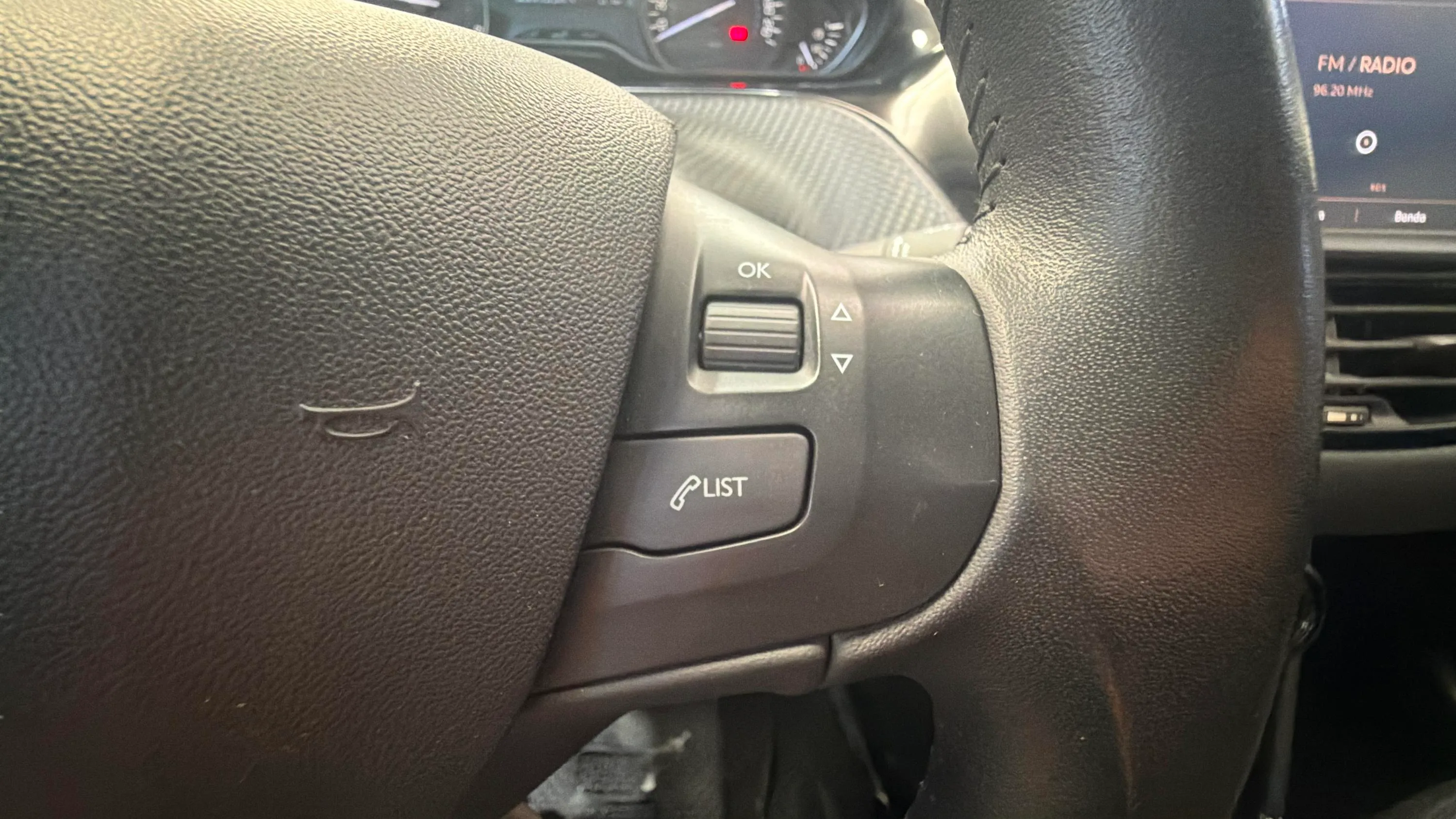 Peugeot 2008 Active BlueHDi 100 BVM6 - foto 20