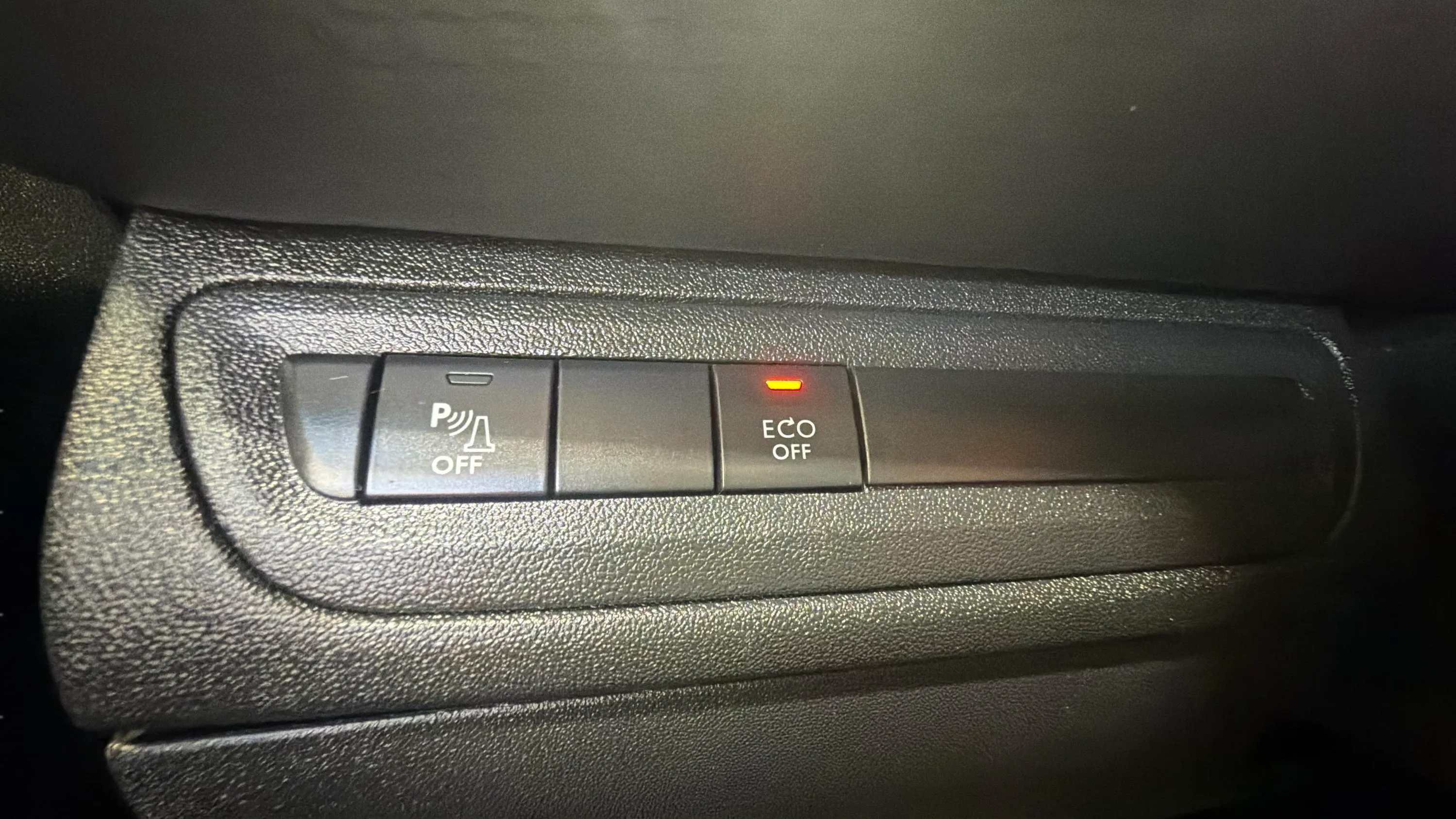 Peugeot 2008 Active BlueHDi 100 BVM6 - foto 18