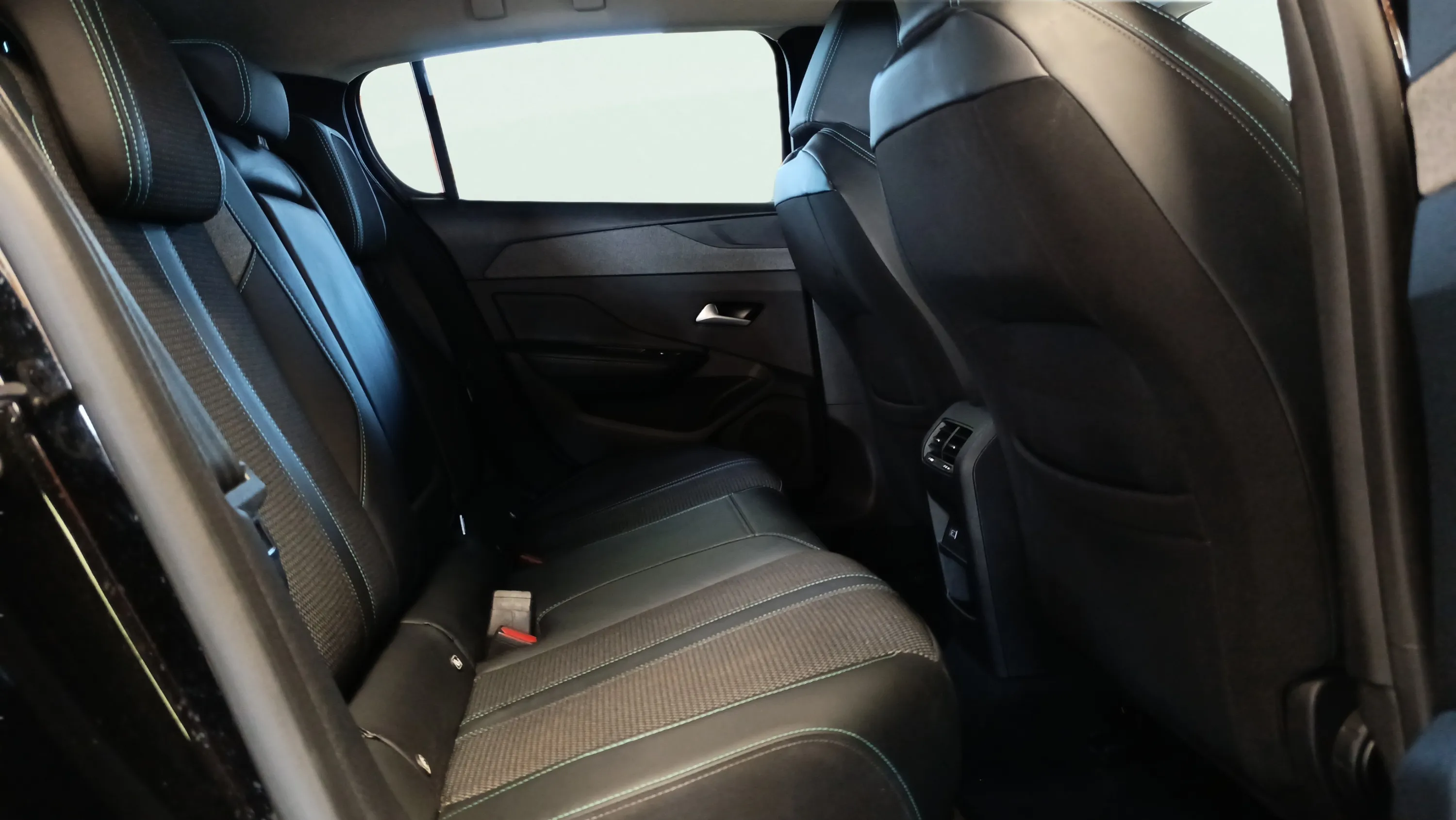 Peugeot 308 Allure BlueHDi 130 EAT8 - foto 36