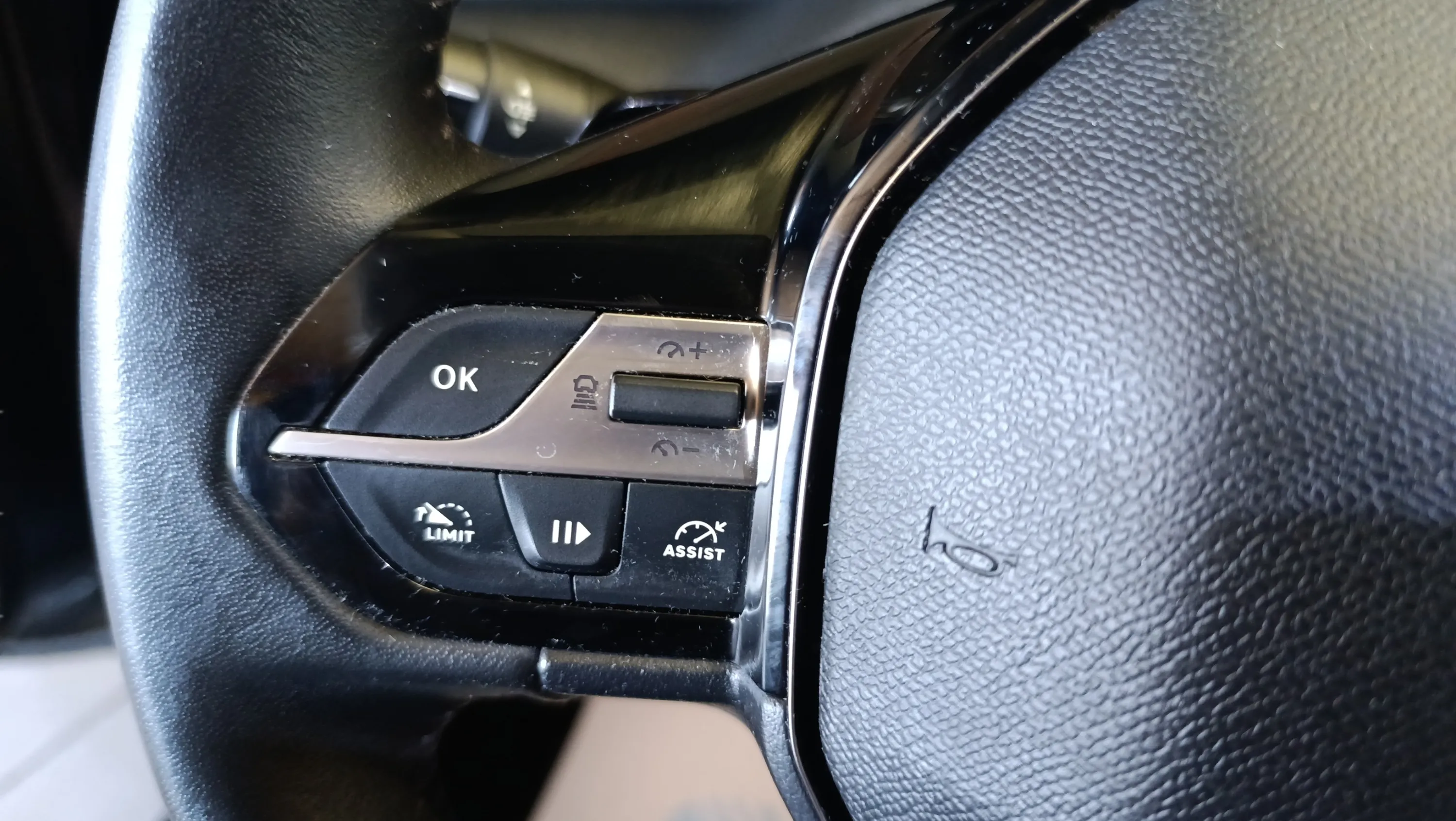Peugeot 308 Allure BlueHDi 130 EAT8 - foto 11