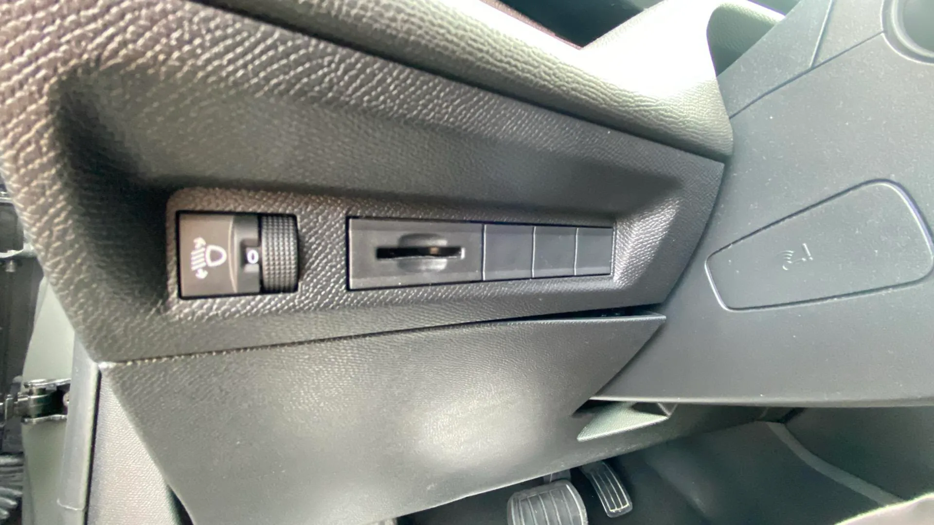Peugeot 308 Allure BlueHDi 130 EAT8 - foto 19