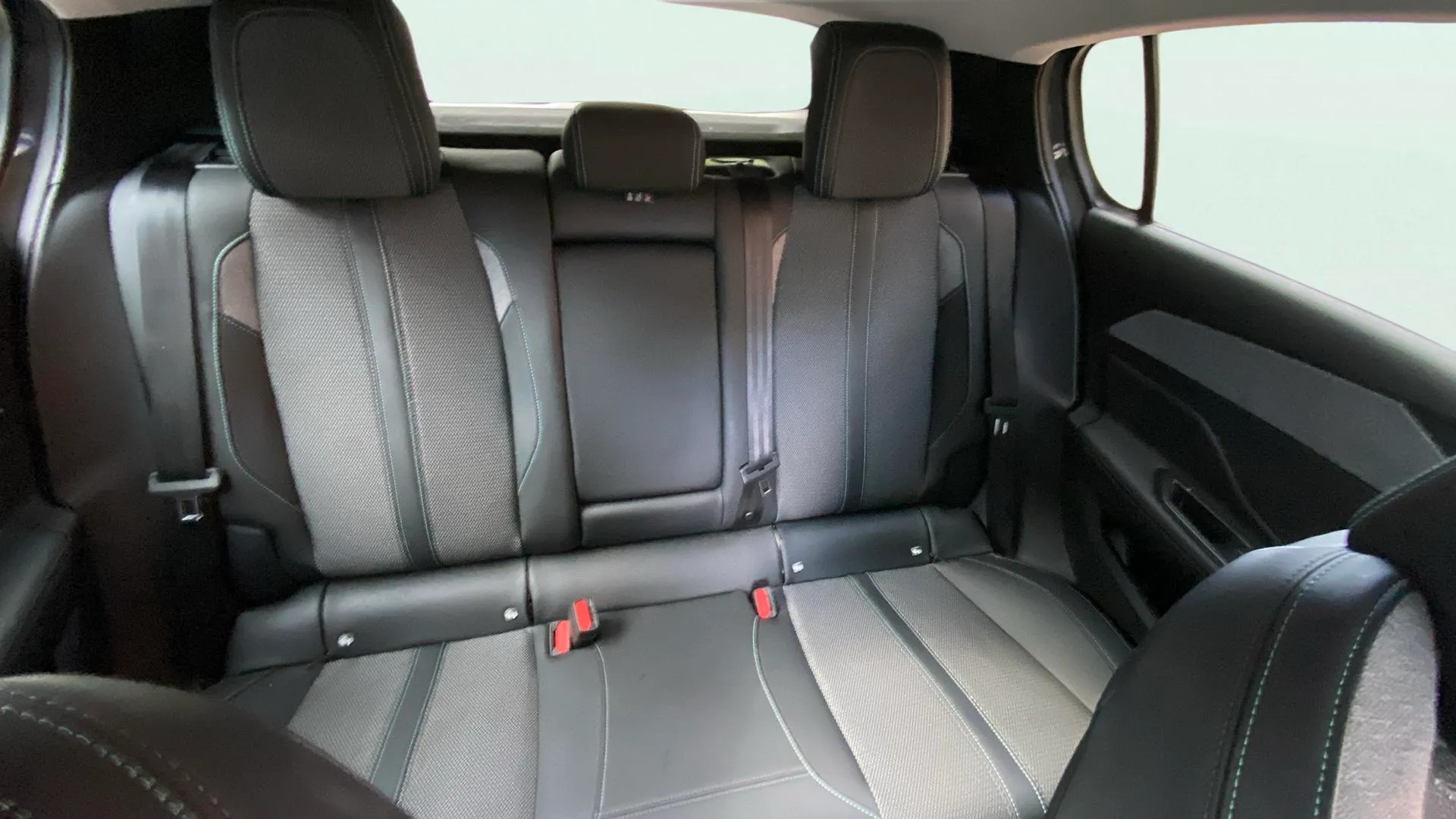Peugeot 308 Allure BlueHDi 130 EAT8 - foto 15