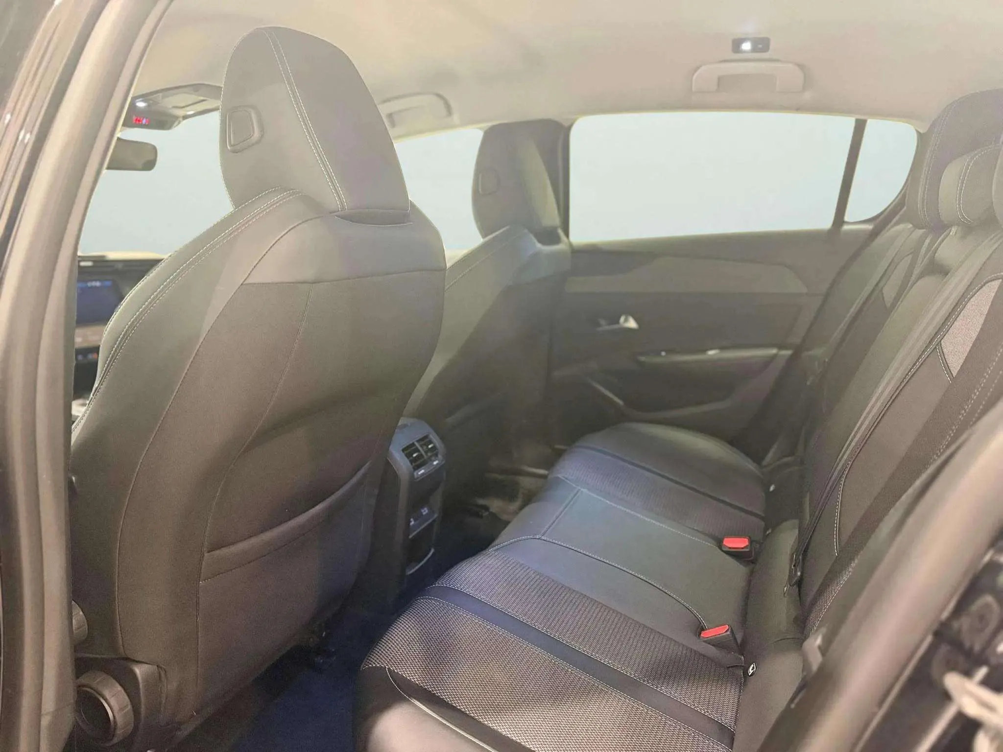 Peugeot 308 Allure BlueHDi 130 EAT8 - foto 14