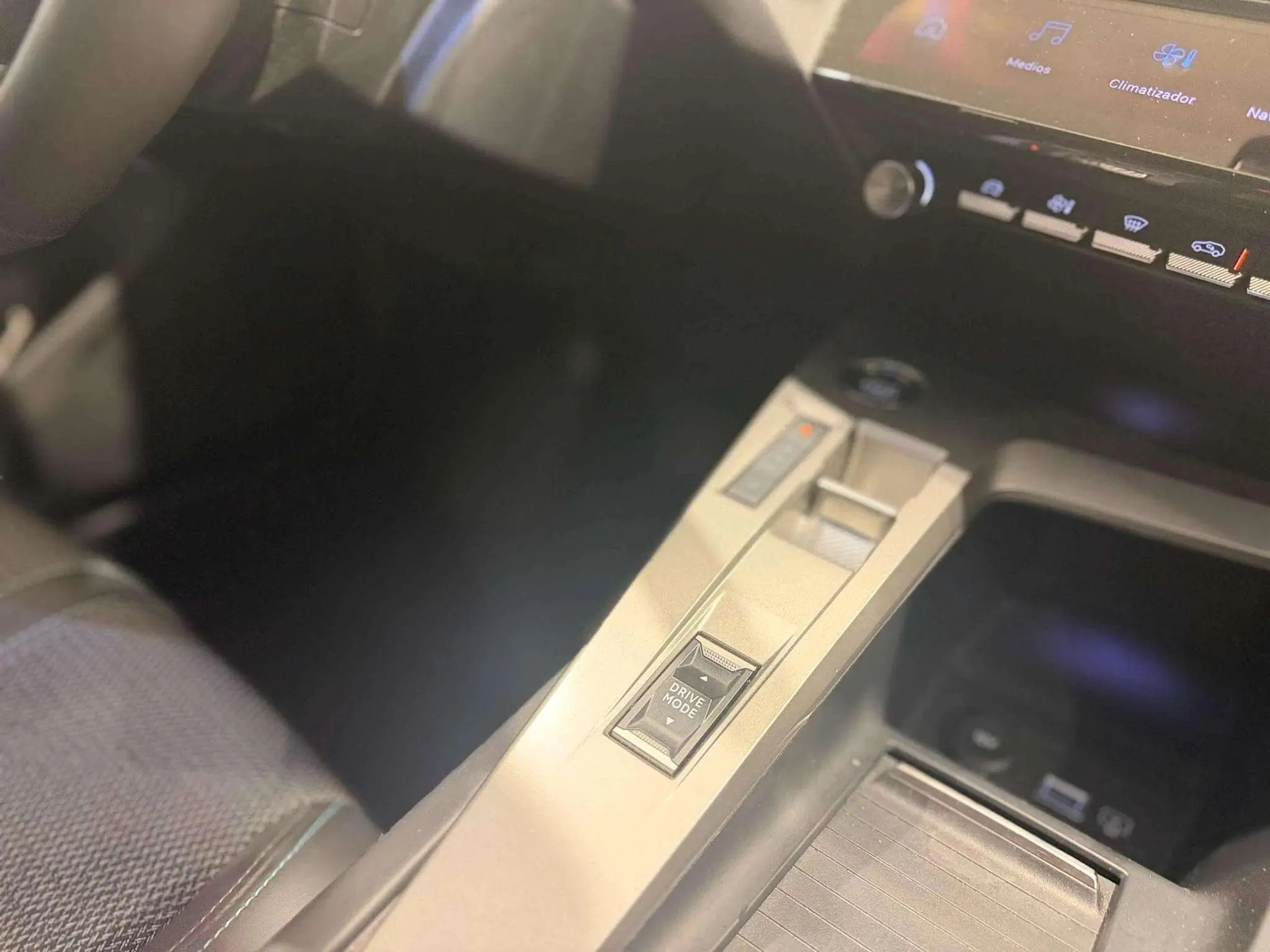 Peugeot 308 Allure BlueHDi 130 EAT8 - foto 12