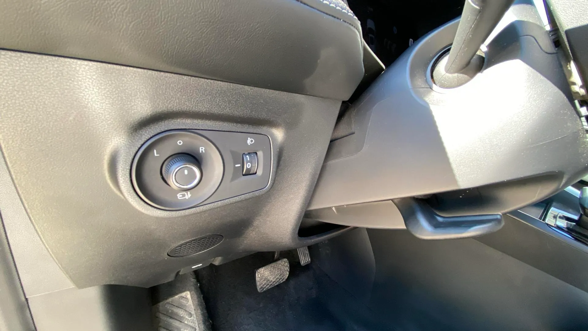 MG ZS Hybrid+ Luxury - foto 19