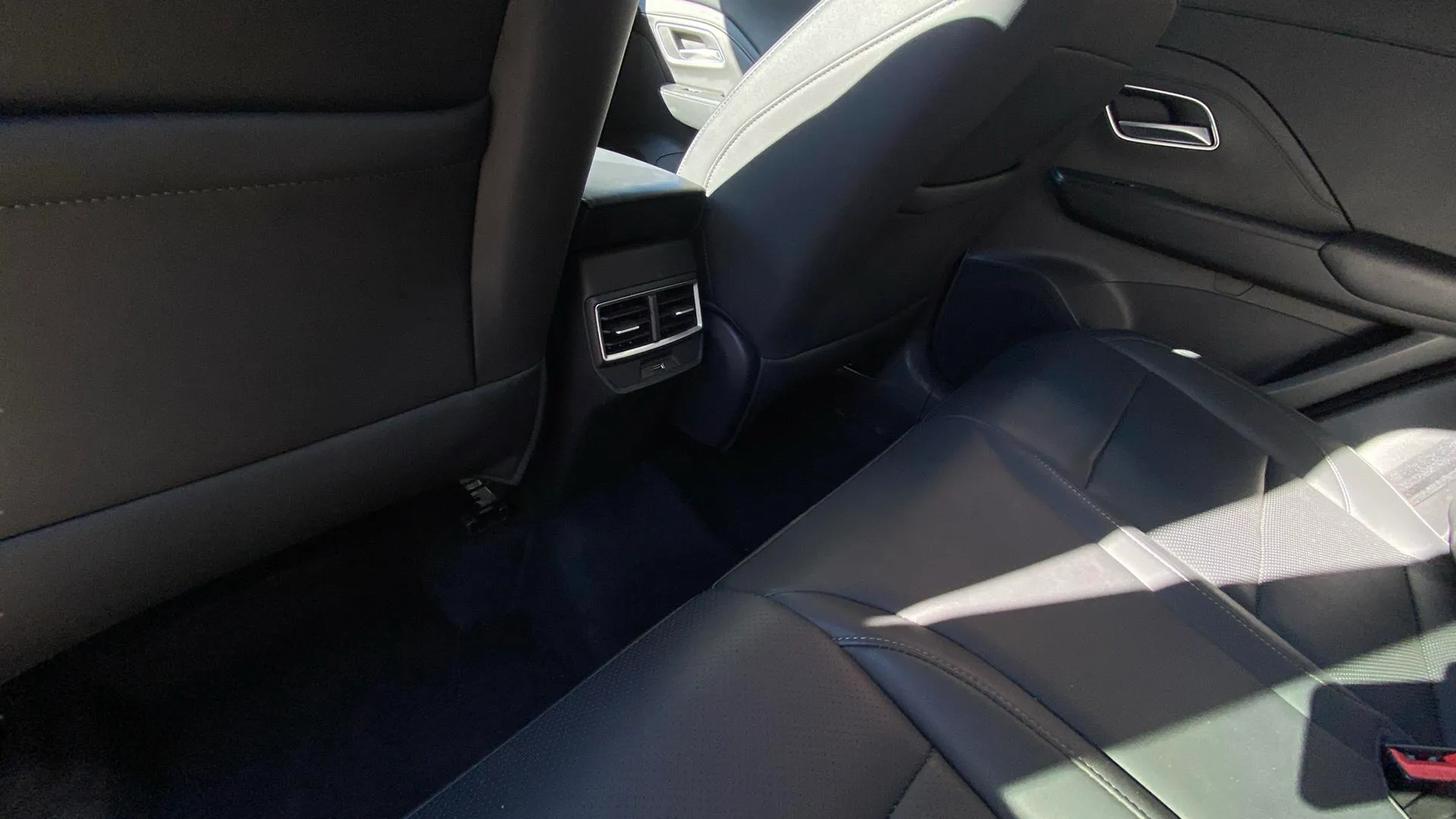 MG ZS Hybrid+ Luxury - foto 25