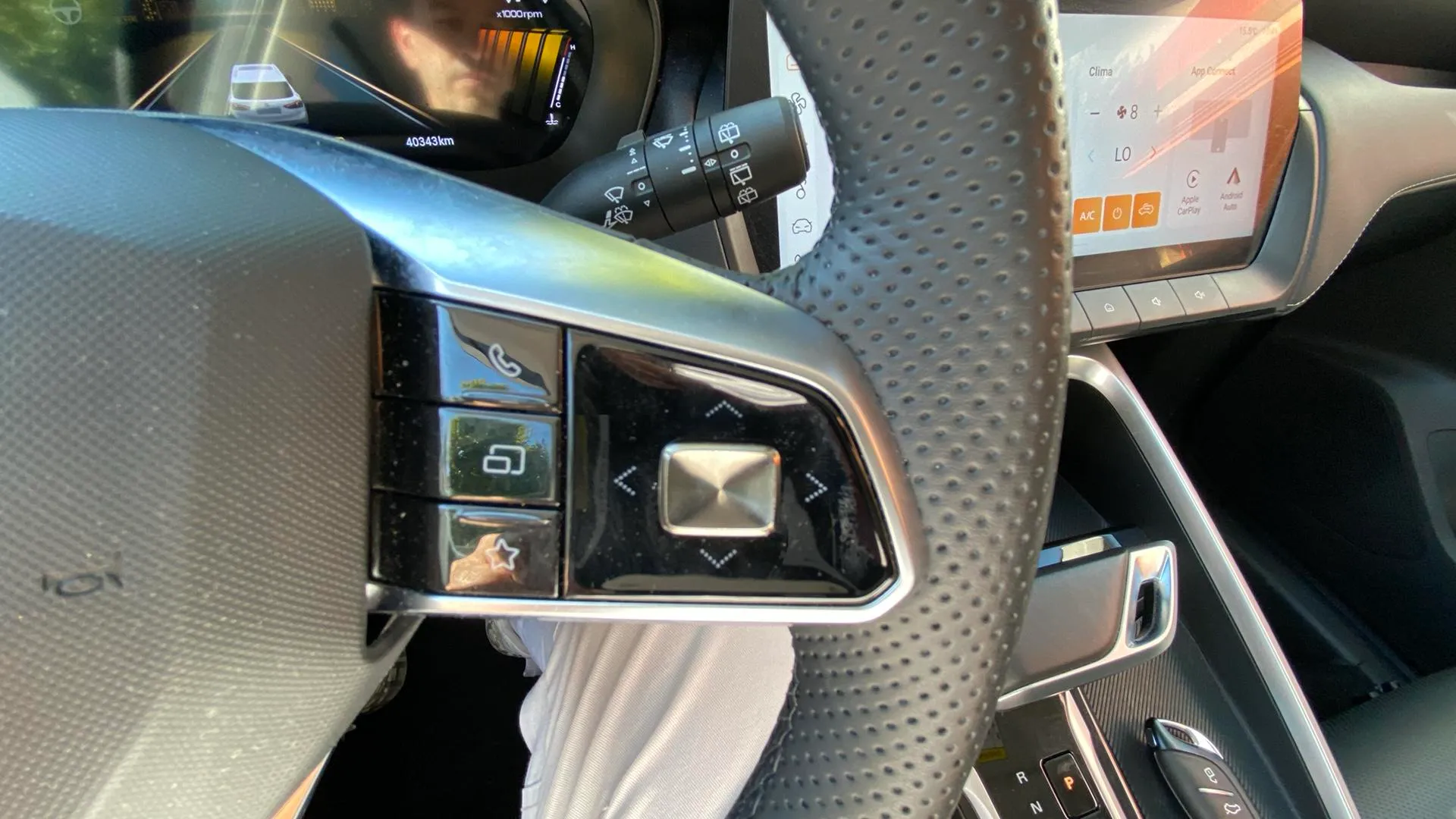 MG ZS Hybrid+ Luxury - foto 22
