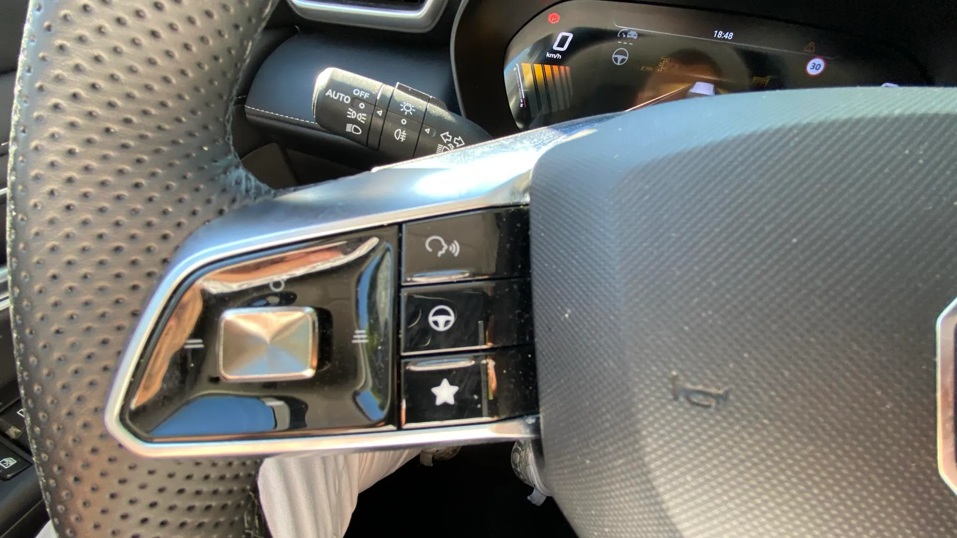 MG ZS Hybrid+ Luxury - foto 21