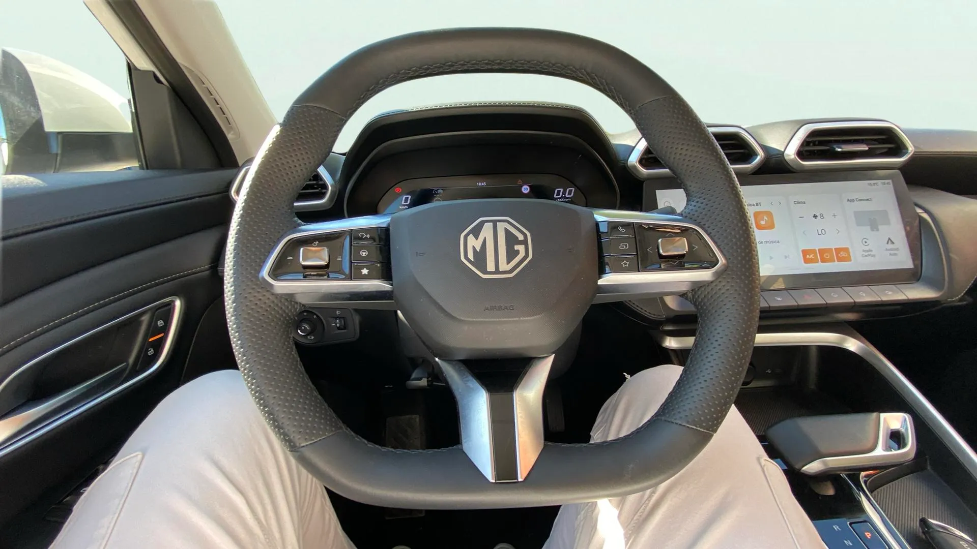 MG ZS Hybrid+ Luxury - foto 11