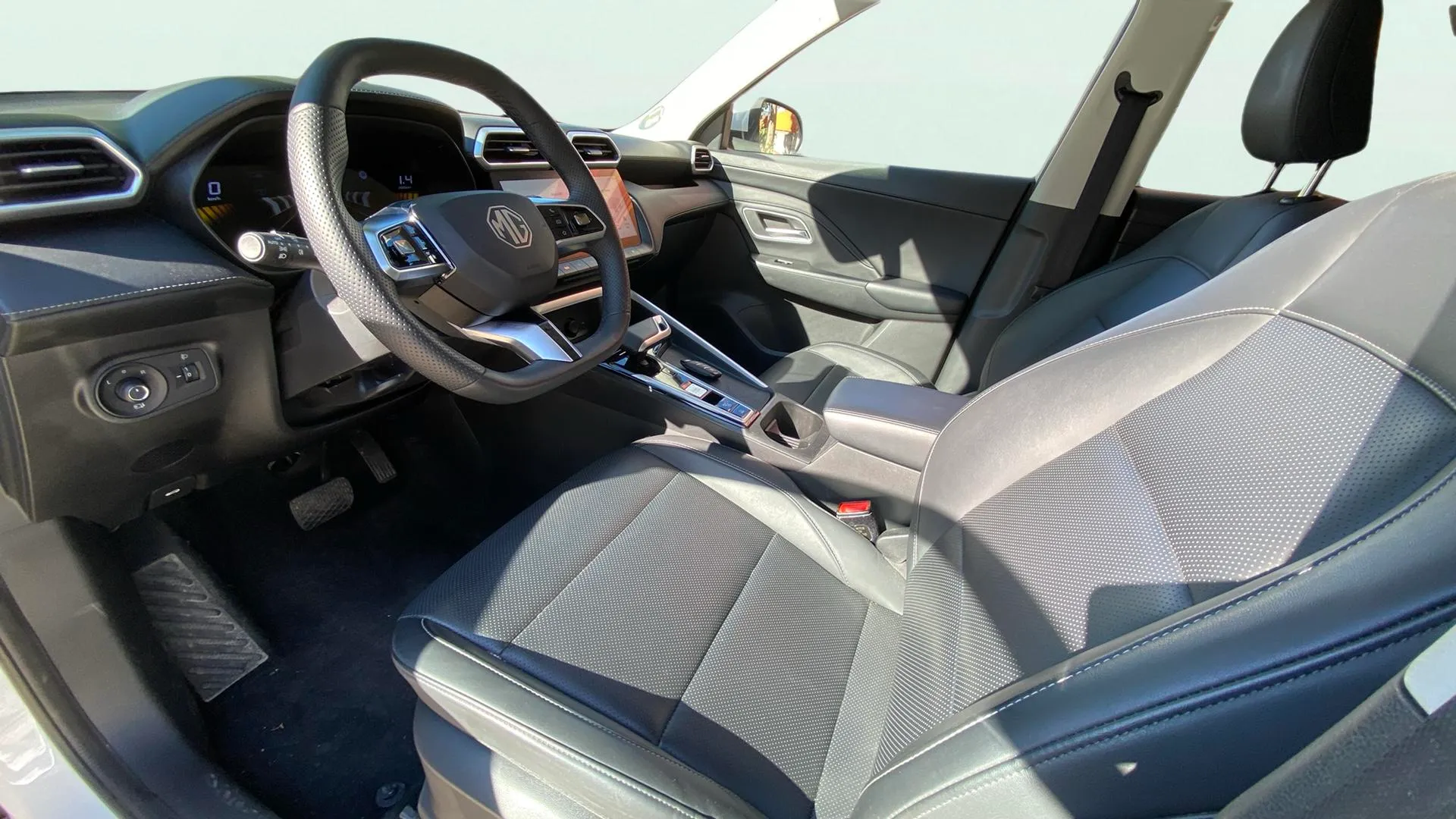 MG ZS Hybrid+ Luxury - foto 23