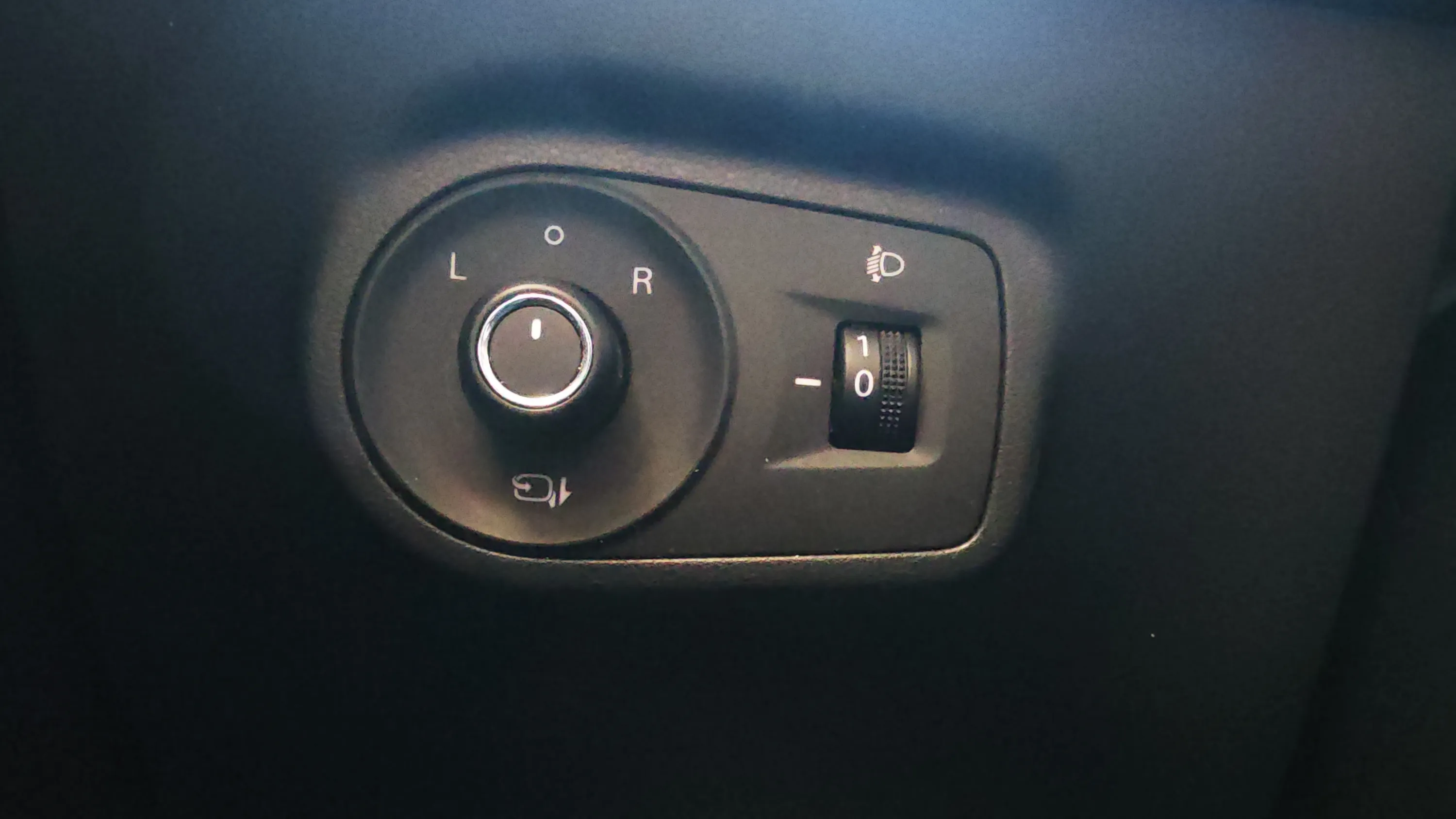 MG ZS Hybrid+ Luxury - foto 15