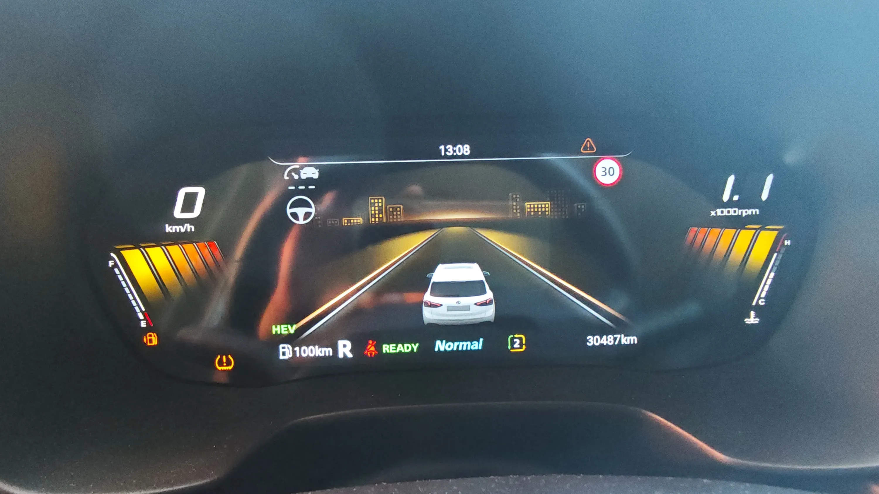 MG ZS Hybrid+ Luxury - foto 10