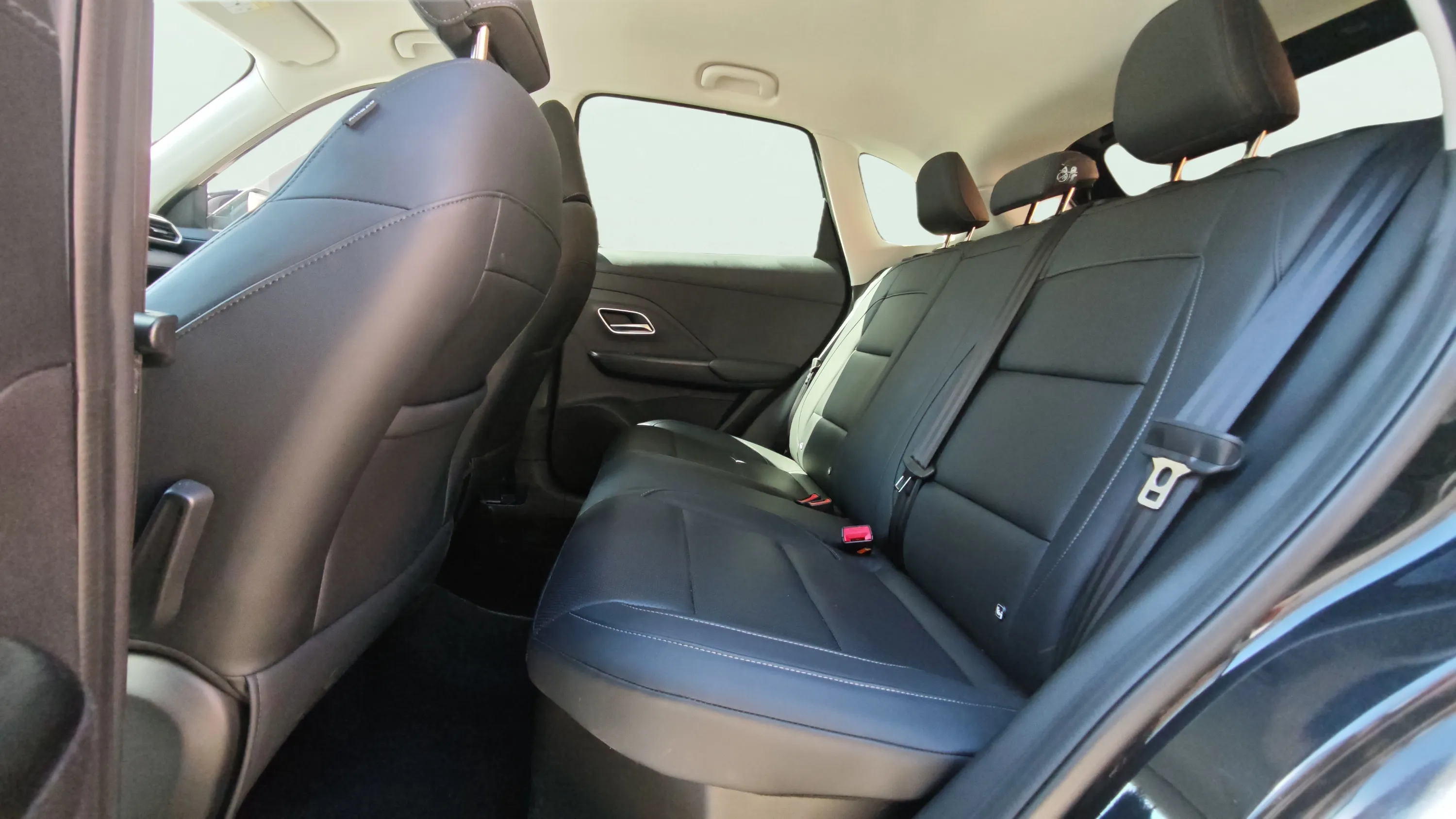 MG ZS Hybrid+ Luxury - foto 12