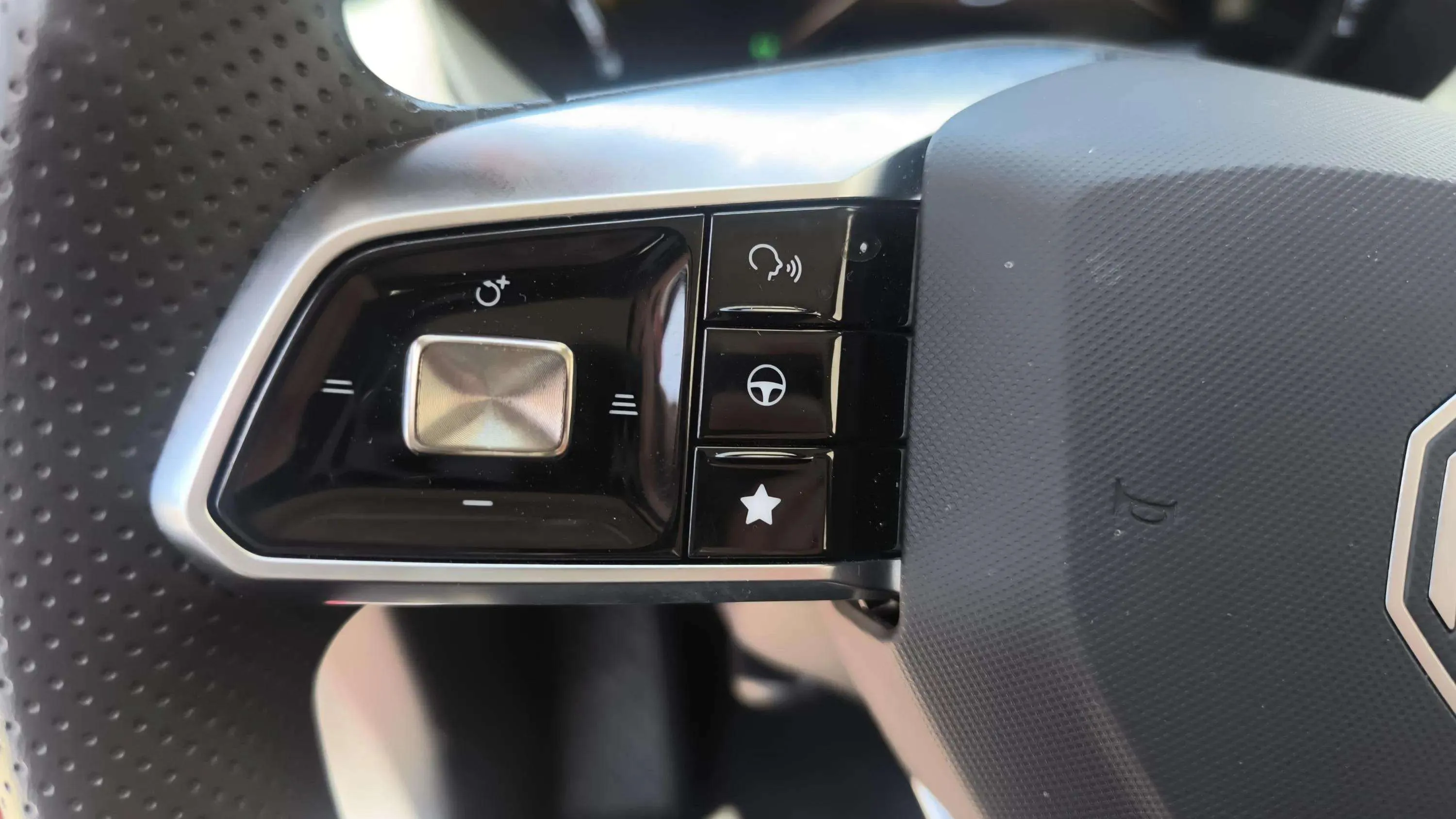 MG ZS Hybrid+ Standard - foto 19