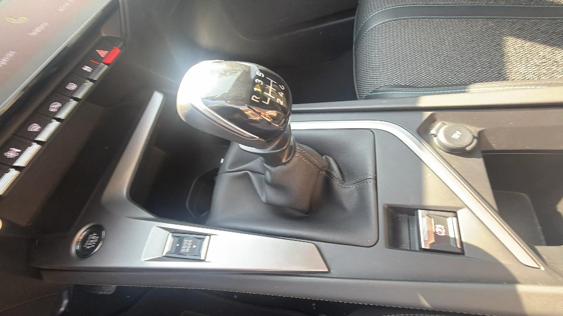 Peugeot 308 Allure PureTech 130 - foto 17