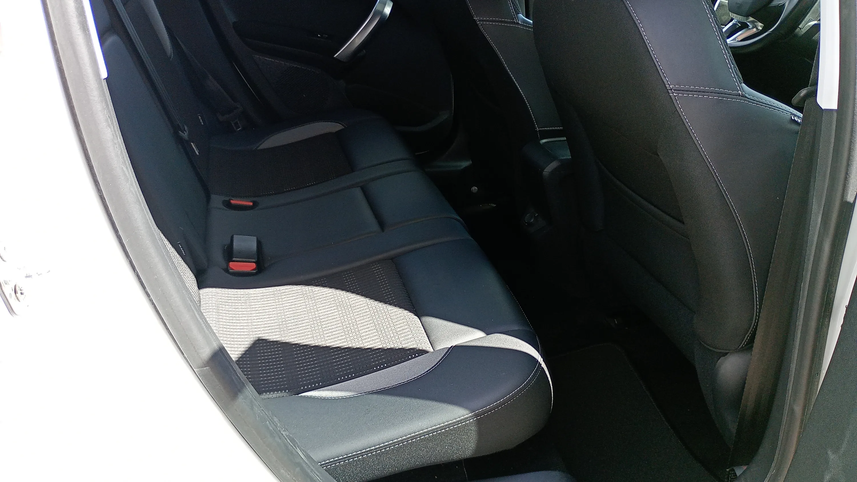 Peugeot 2008 Active BlueHDi 100 BVM6 - foto 18