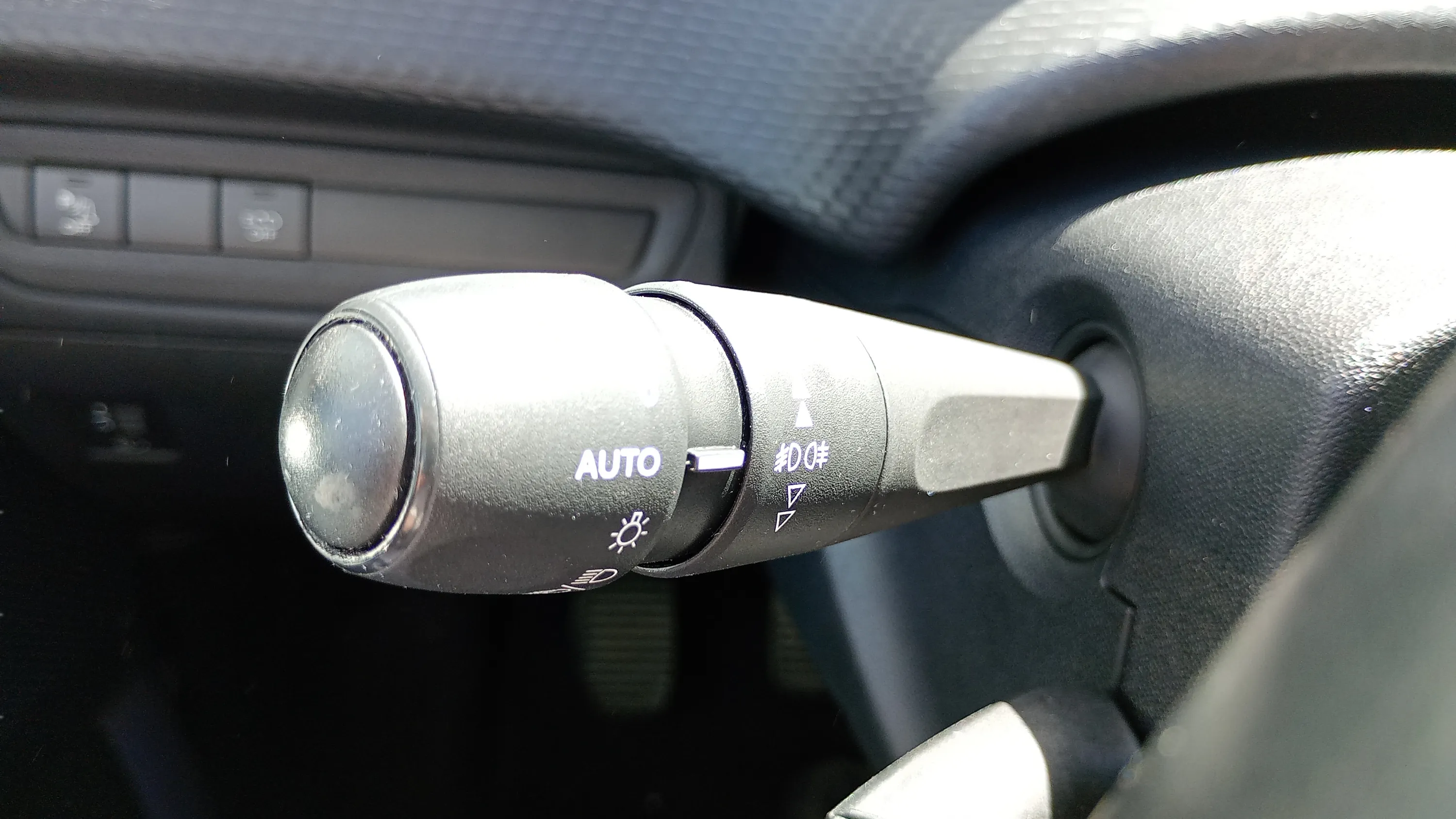 Peugeot 2008 Active BlueHDi 100 BVM6 - foto 12