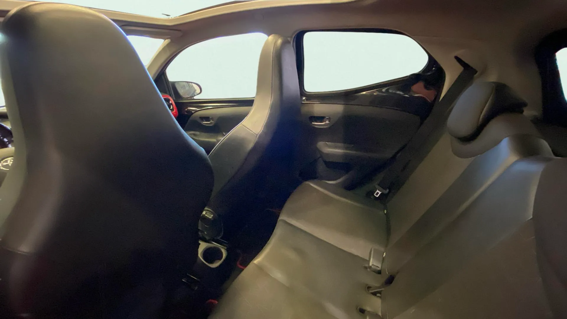 Toyota Aygo 1.0 70 x-style - foto 14