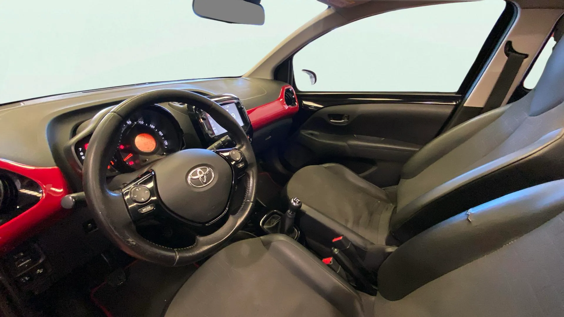 Toyota Aygo 1.0 70 x-style - foto 11