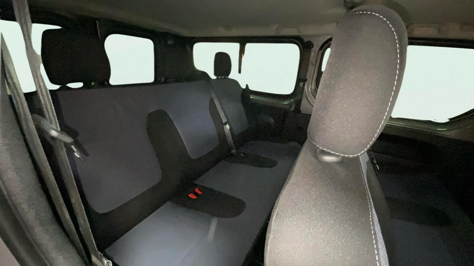 Opel Vivaro 1.6 CDTI L1 2.7t Combi Plus-9 - foto 24