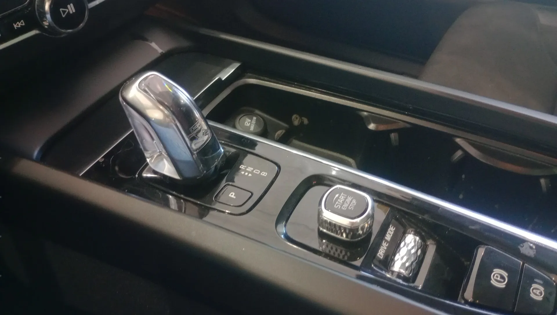 Volvo XC60 2.0 T8 AWD Inscription - foto 15