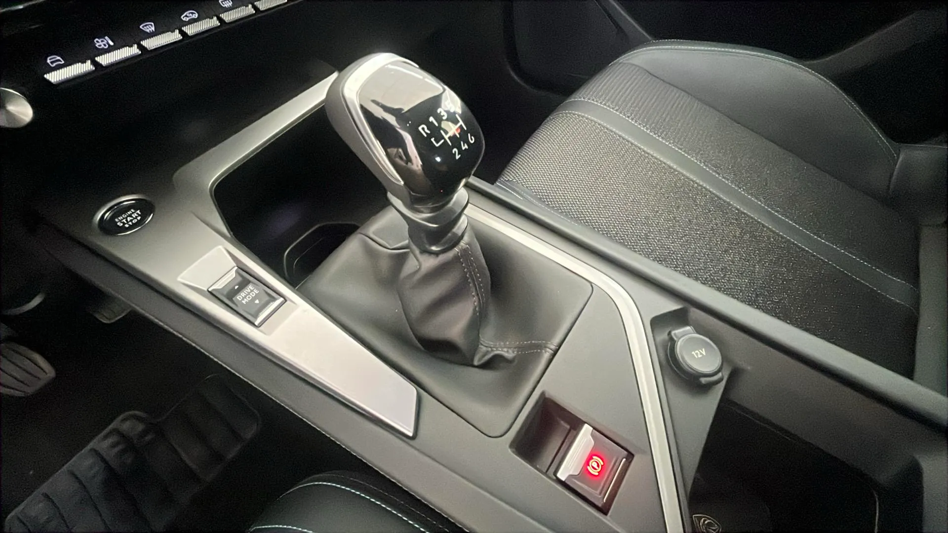 Peugeot 308 Allure PureTech 130 - foto 29